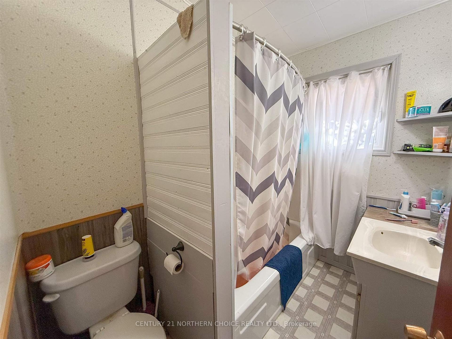 Photo 35 of 856 Fourth Avenue South, Kenora, Lakeside — HOMEH