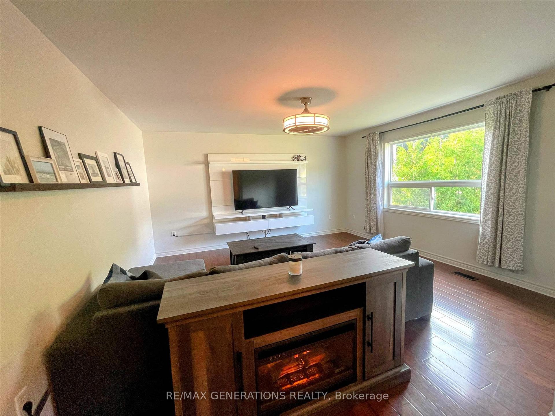Photo 3 of 58 Redwing Avenue, Manitouwadge — HOMEH
