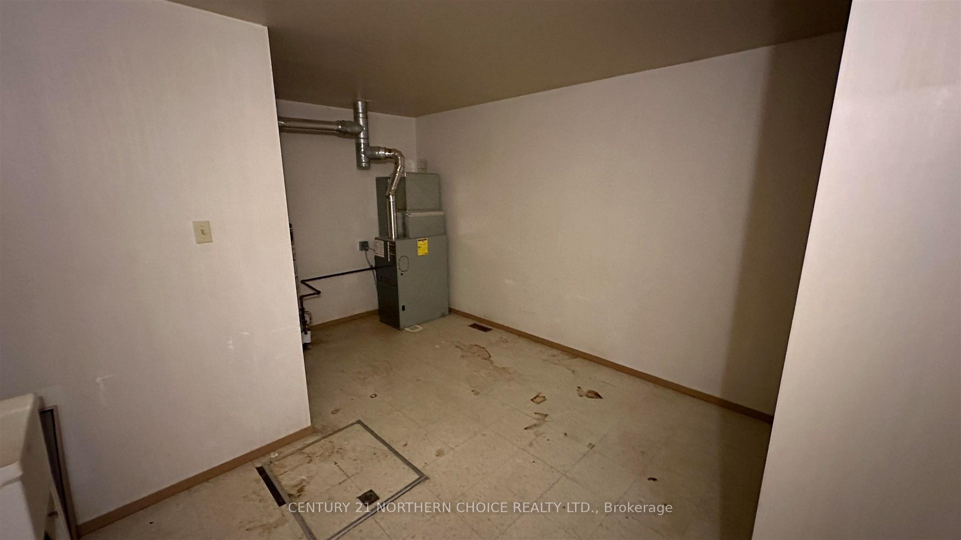 Photo 5 of 47 Oak Street, Machin — HOMEH