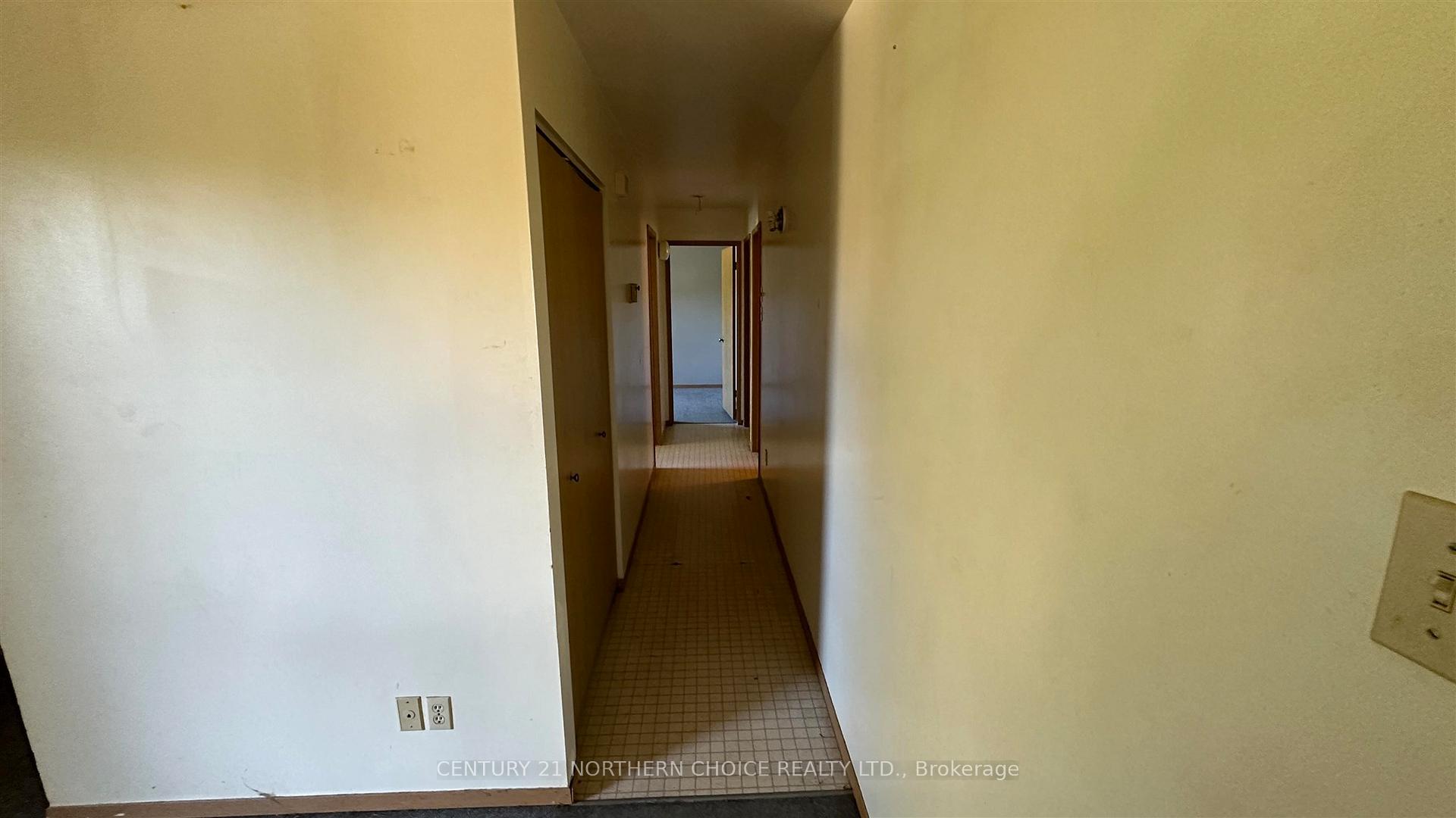 Photo 7 of 47 Oak Street, Machin — HOMEH