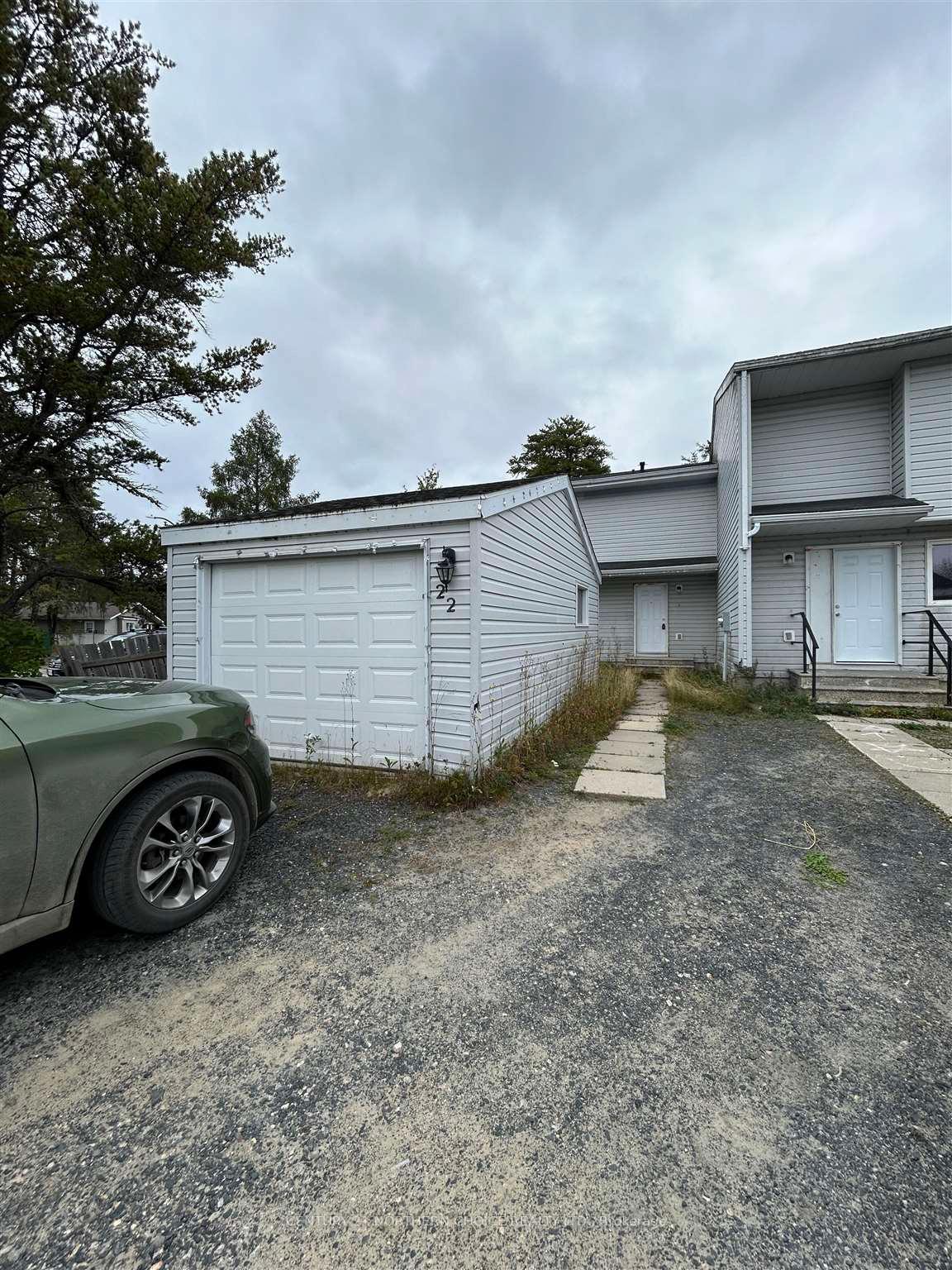 Front of 22 Lakeview Crescent