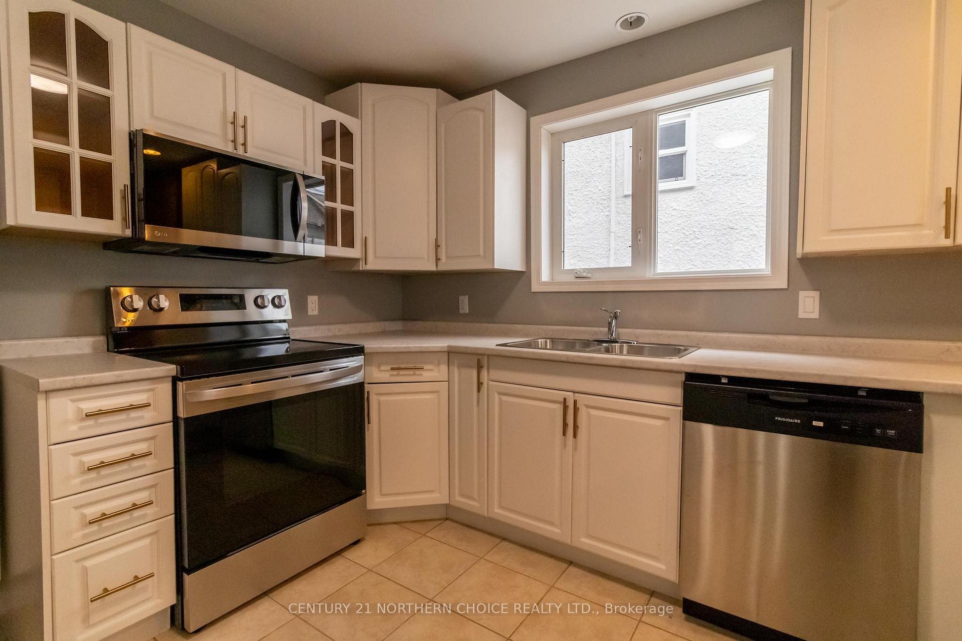 Photo 13 of 3 Matheson Street N, Kenora, North End — HOMEH