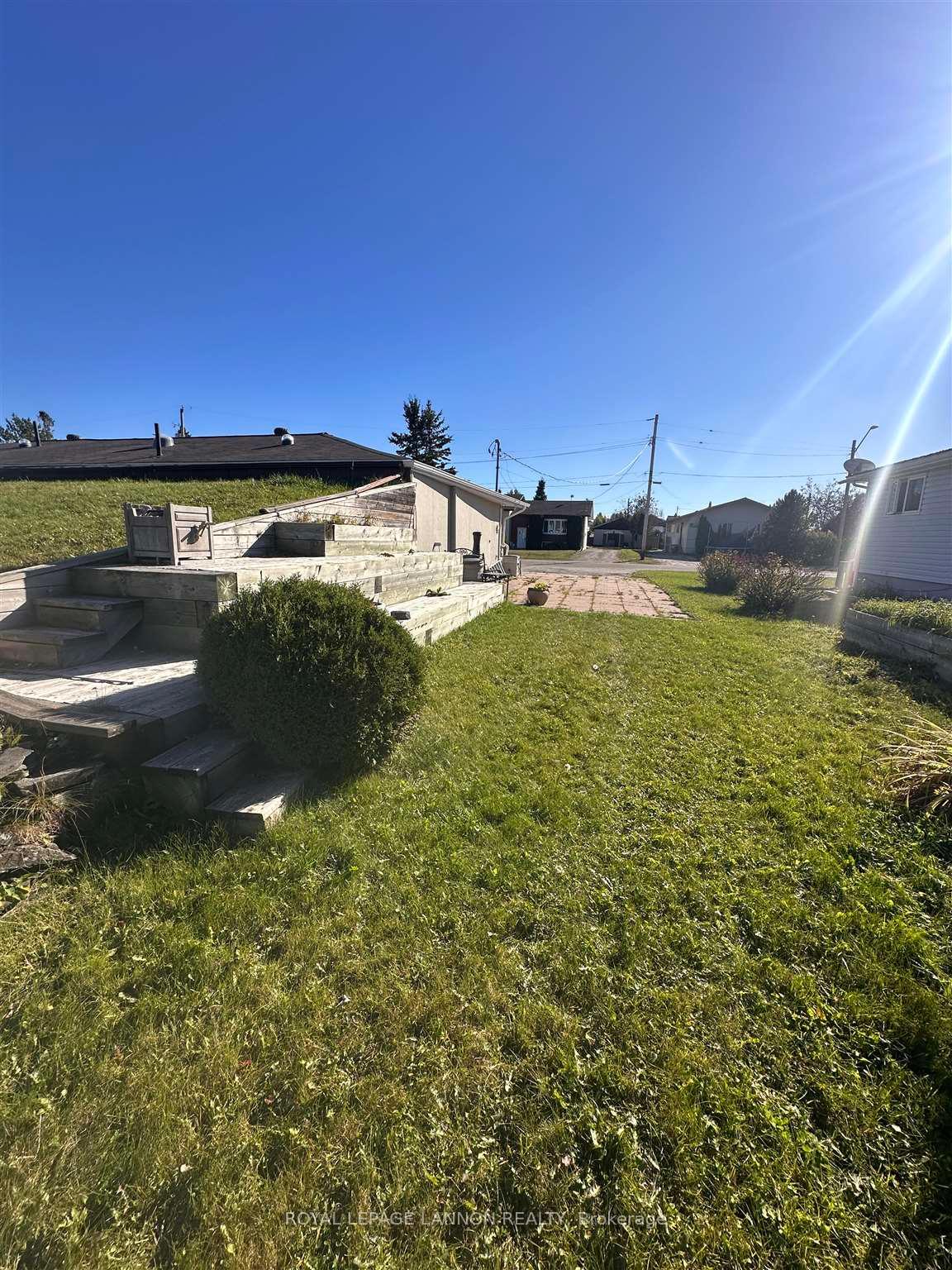 Photo 12 of 202 Jackson Avenue SE, Greenstone — HOMEH