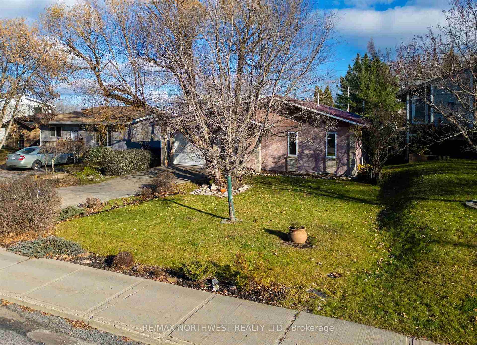 Photo 2 of 821 Seventh Avenue S, Kenora, Lakeside — HOMEH