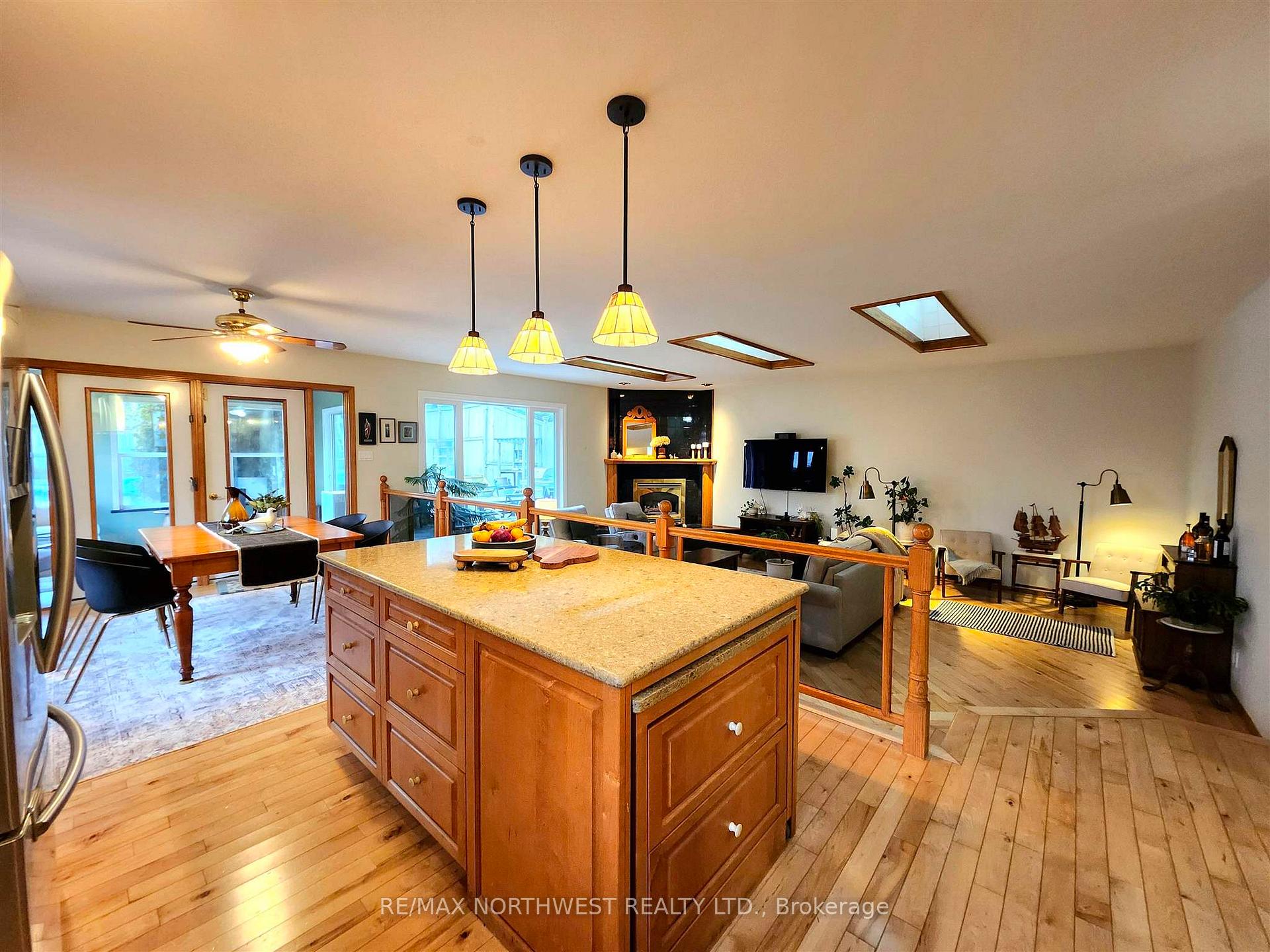 Photo 12 of 821 Seventh Avenue S, Kenora, Lakeside — HOMEH