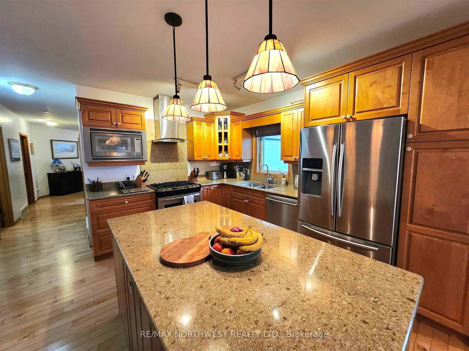 Photo 13 of 821 Seventh Avenue S, Kenora, Lakeside — HOMEH