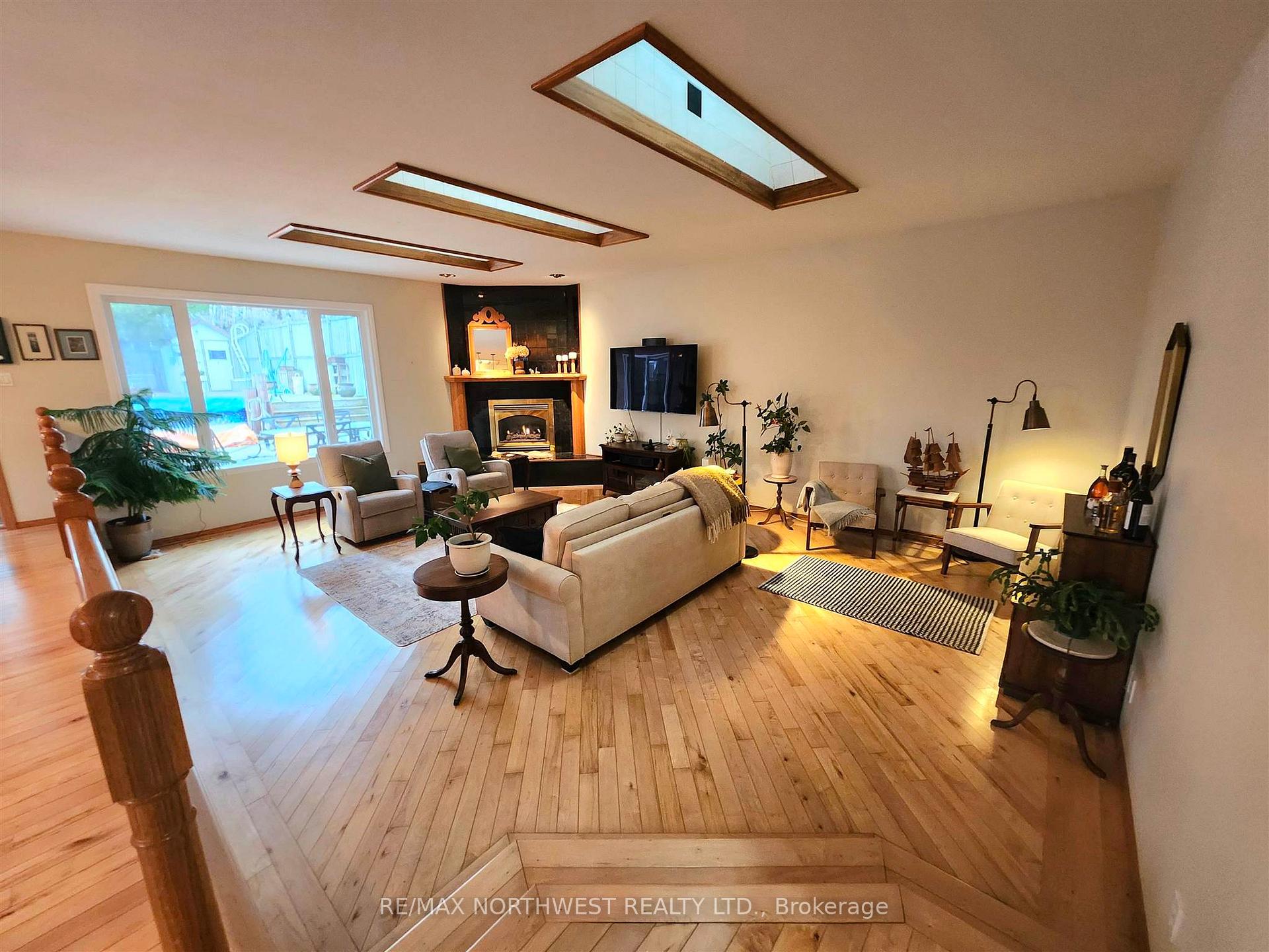 Photo 16 of 821 Seventh Avenue S, Kenora, Lakeside — HOMEH