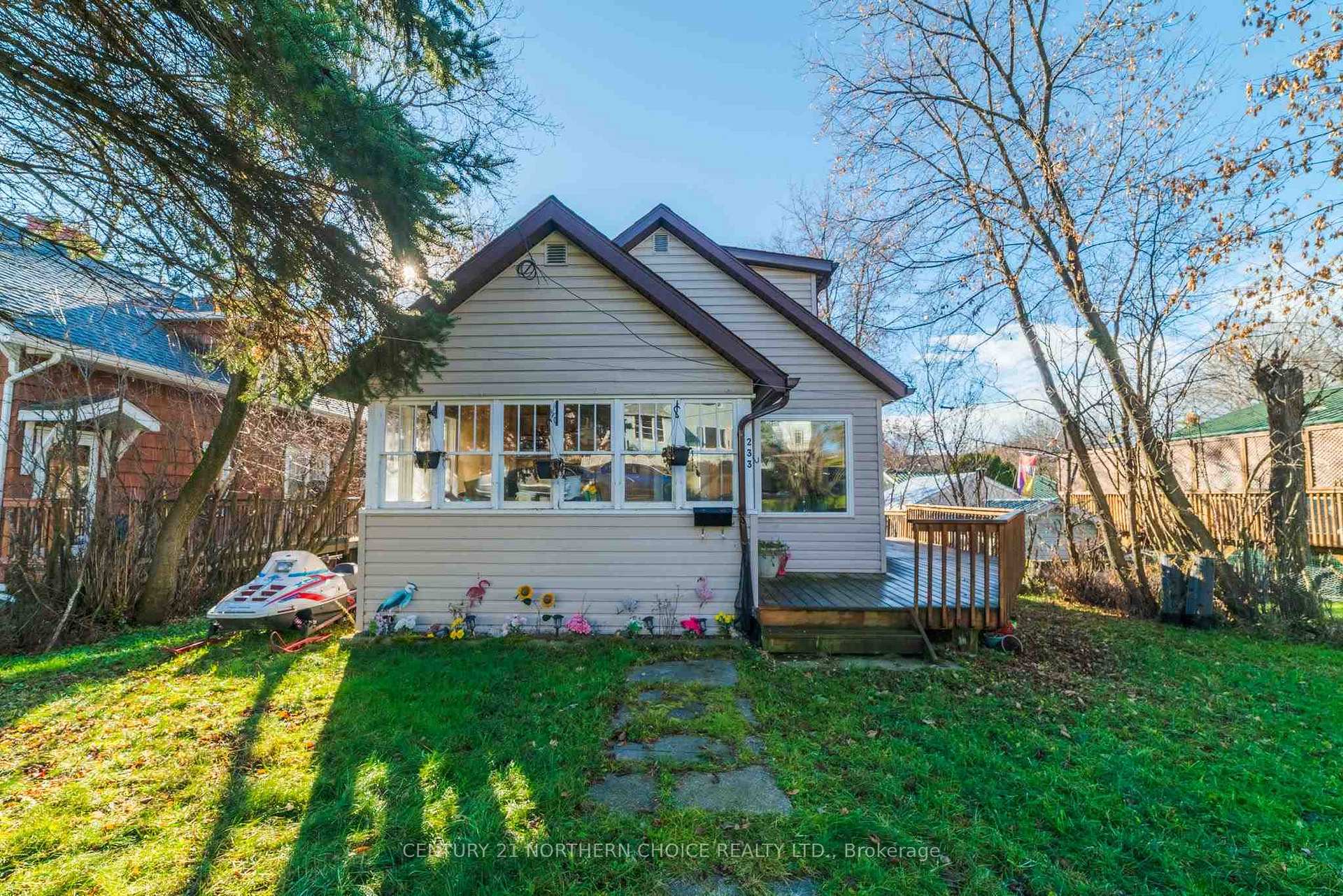 Photo 2 of 233 Third Street N, Kenora, North End — HOMEH