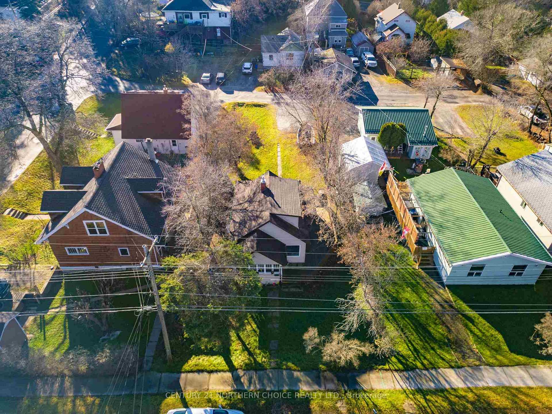 Photo 3 of 233 Third Street N, Kenora, North End — HOMEH