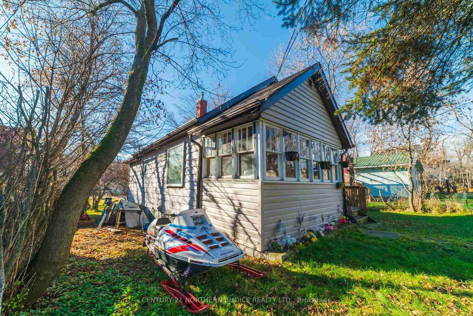 Photo 5 of 233 Third Street N, Kenora, North End — HOMEH