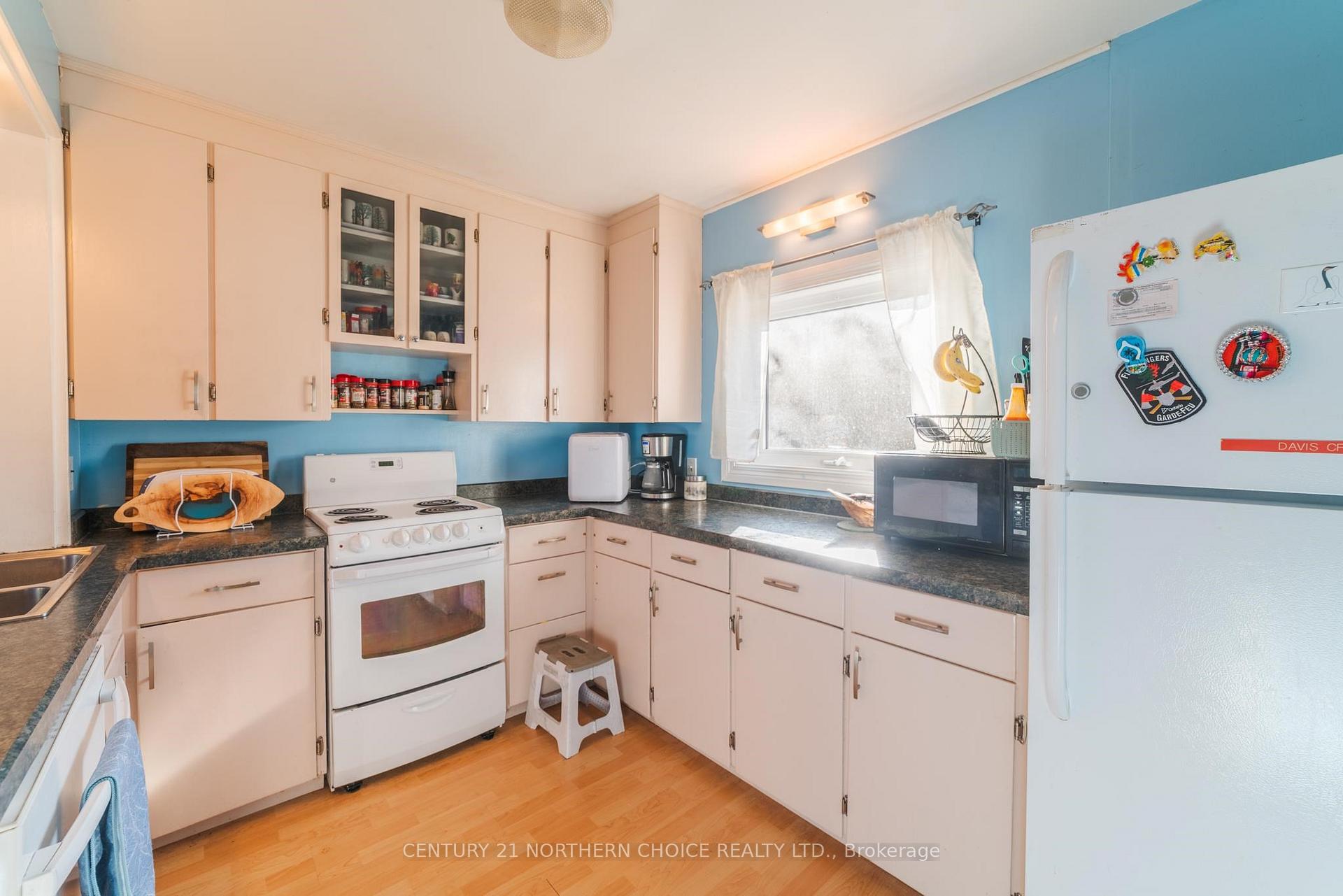 Photo 7 of 233 Third Street N, Kenora, North End — HOMEH