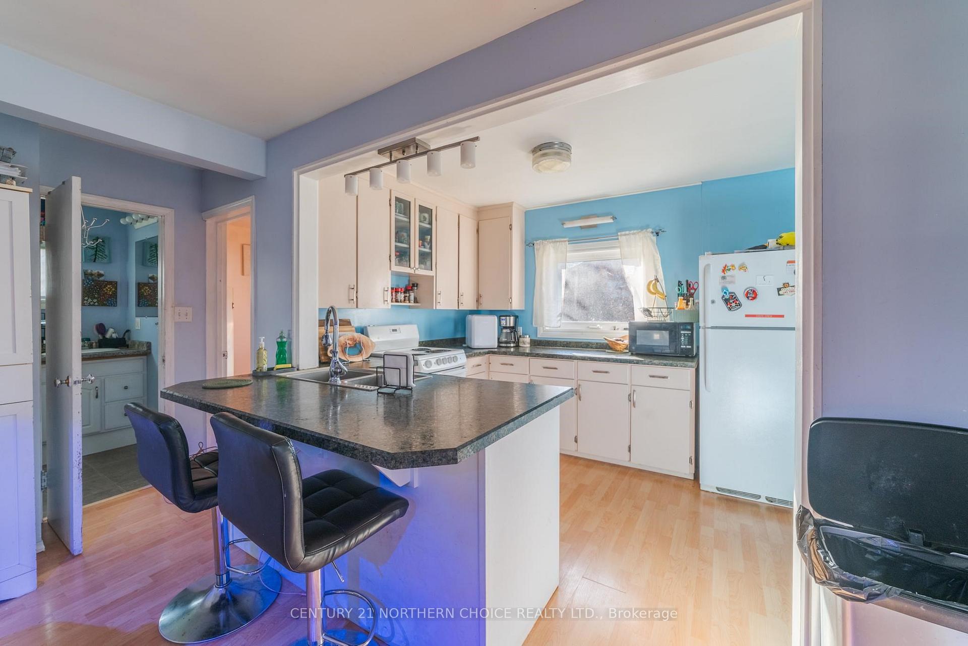 Photo 10 of 233 Third Street N, Kenora, North End — HOMEH