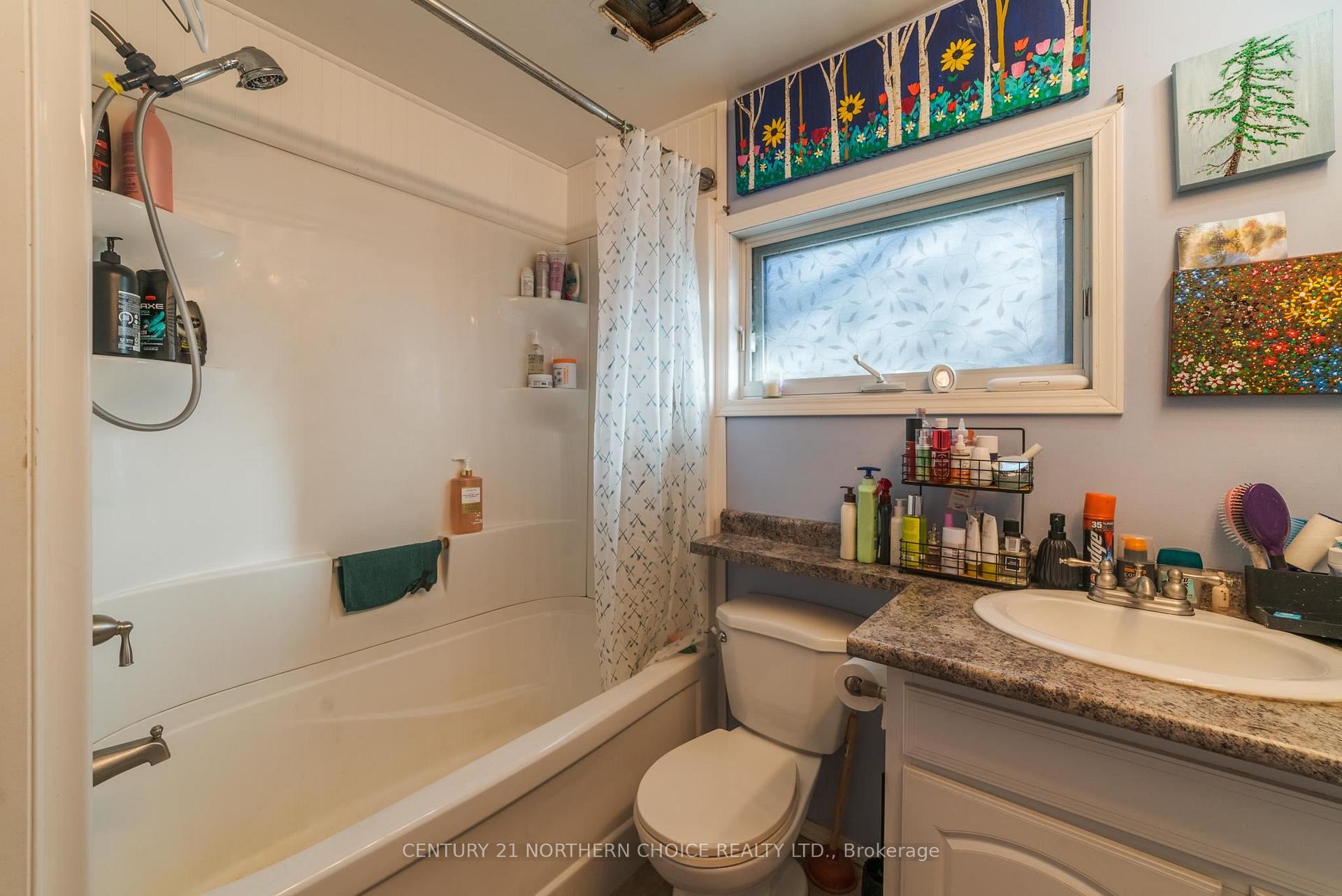 Photo 19 of 233 Third Street N, Kenora, North End — HOMEH
