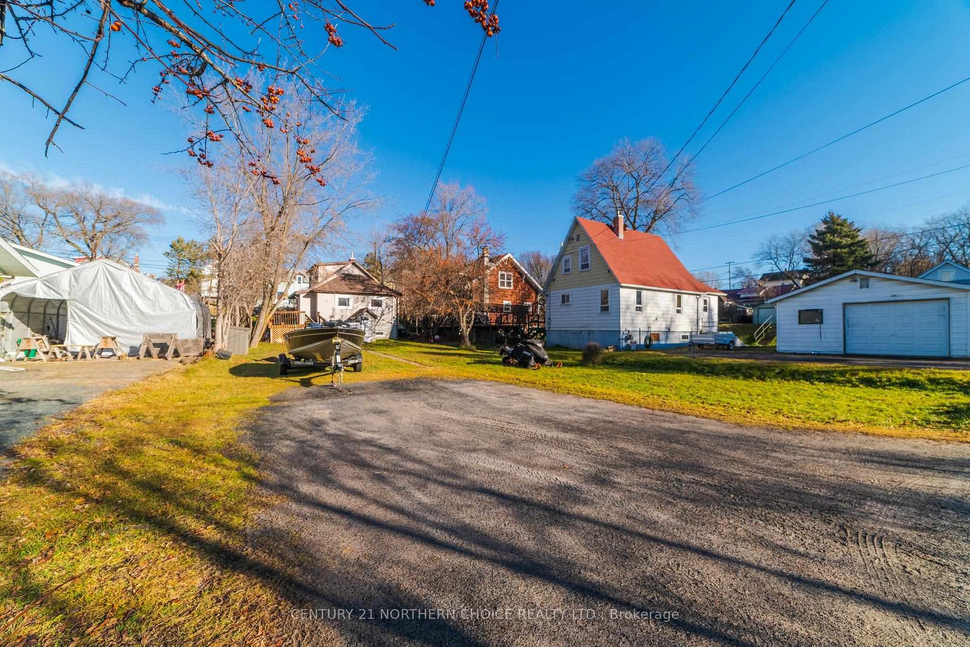Photo 29 of 233 Third Street N, Kenora, North End — HOMEH