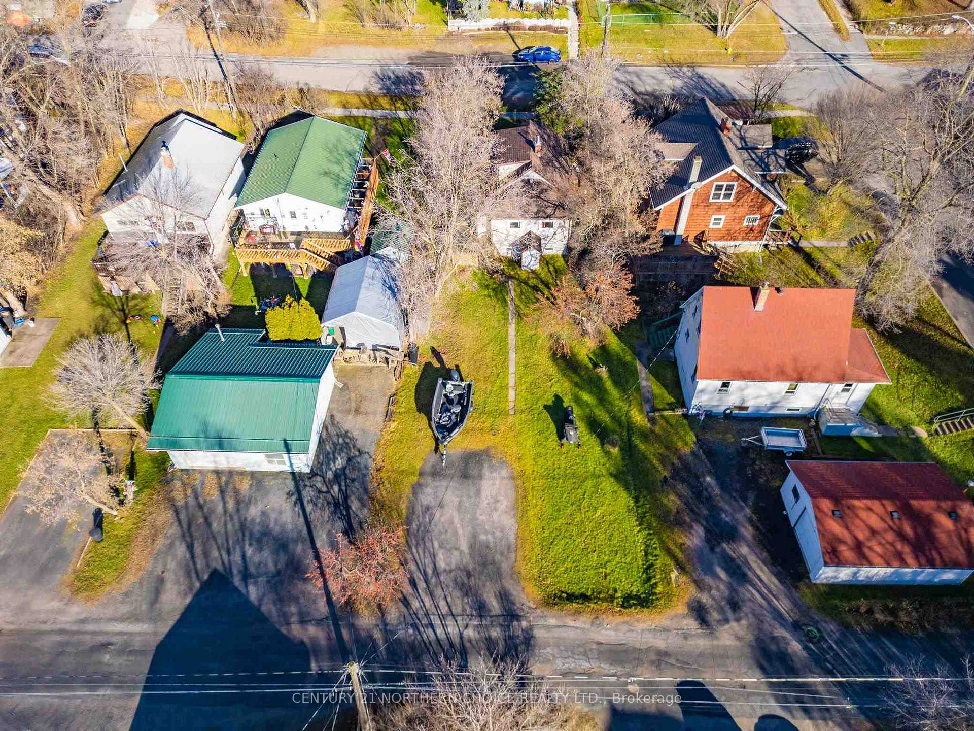 Photo 30 of 233 Third Street N, Kenora, North End — HOMEH