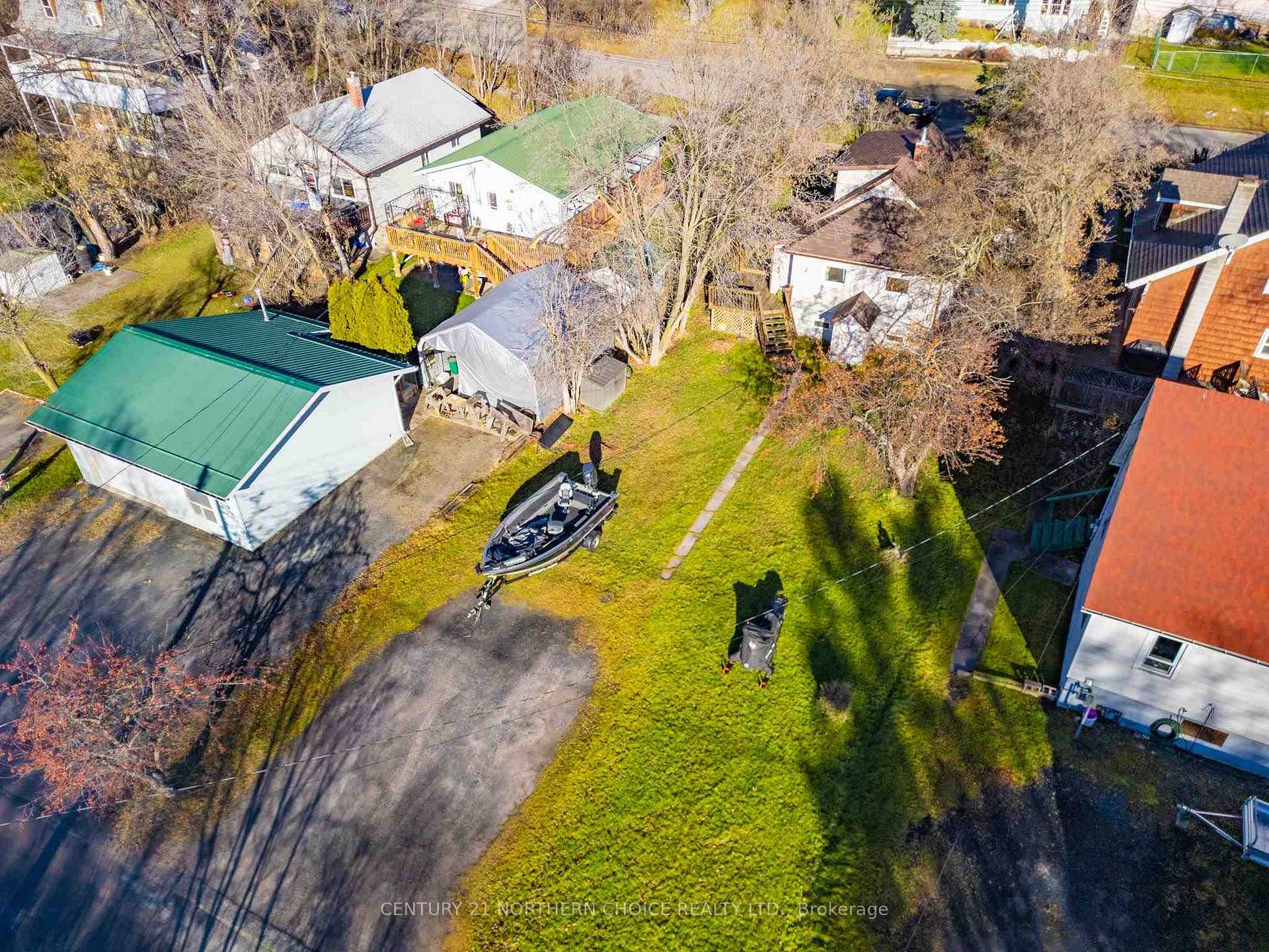Photo 31 of 233 Third Street N, Kenora, North End — HOMEH