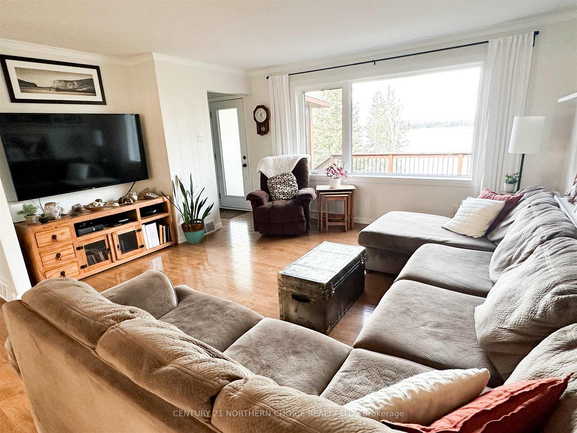 Photo 4 of 29 Cochenour Crescent, Red Lake — HOMEH