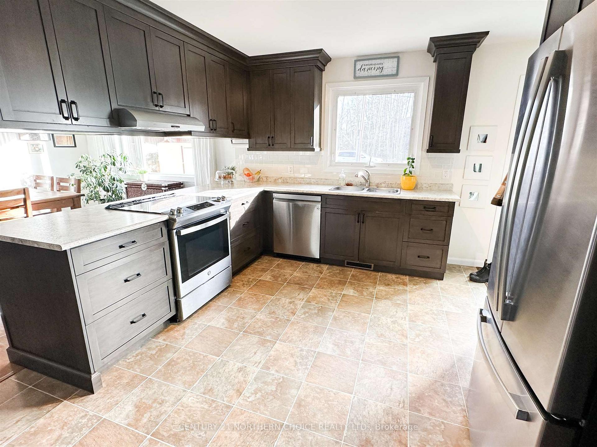 Photo 7 of 29 Cochenour Crescent, Red Lake — HOMEH