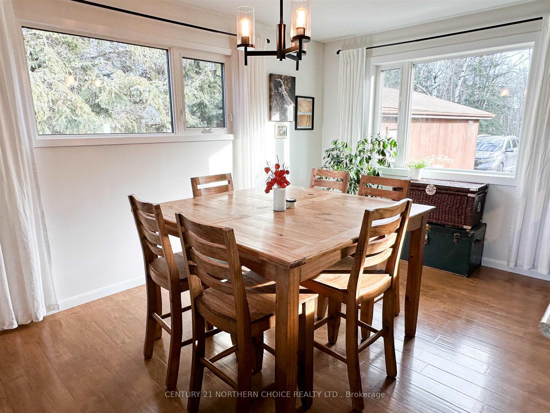 Photo 8 of 29 Cochenour Crescent, Red Lake — HOMEH