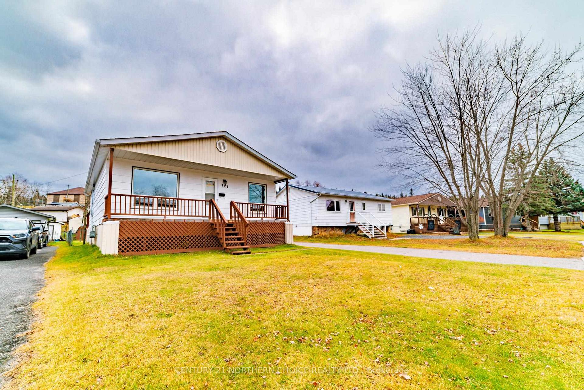 Photo 2 of 921 Valley Drive, Kenora, Evergreen — HOMEH