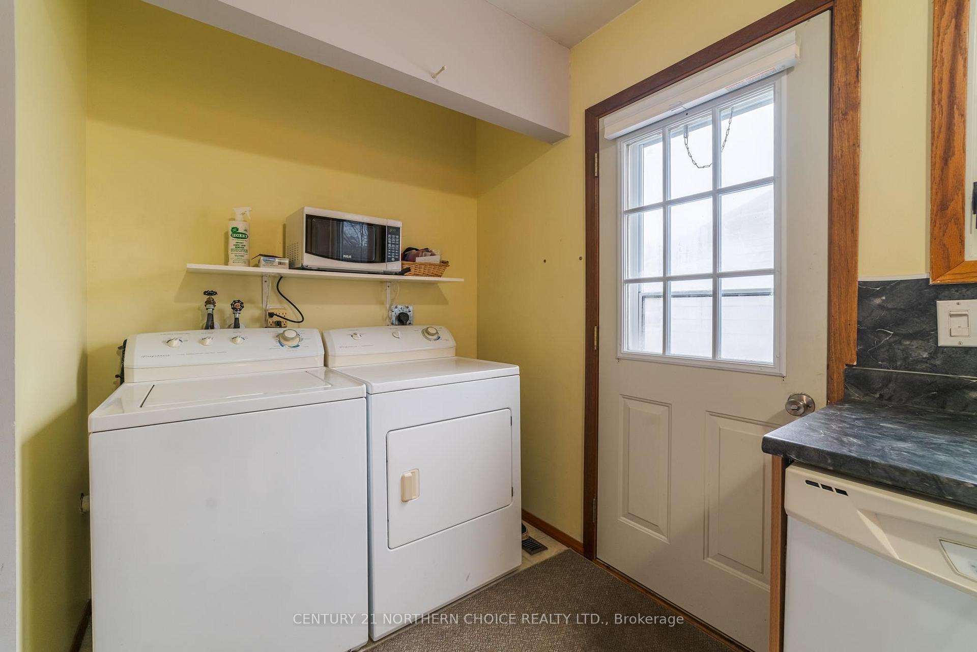 Photo 3 of 921 Valley Drive, Kenora, Evergreen — HOMEH
