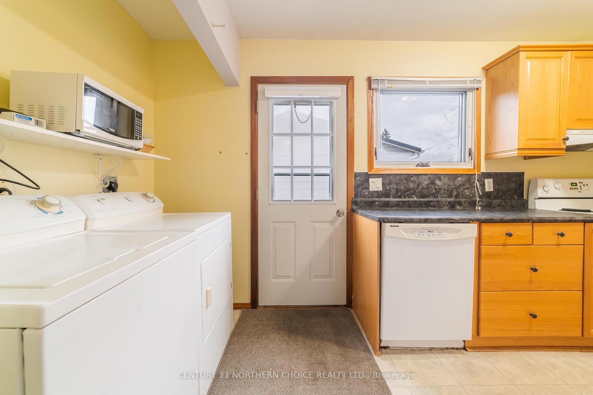 Photo 4 of 921 Valley Drive, Kenora, Evergreen — HOMEH