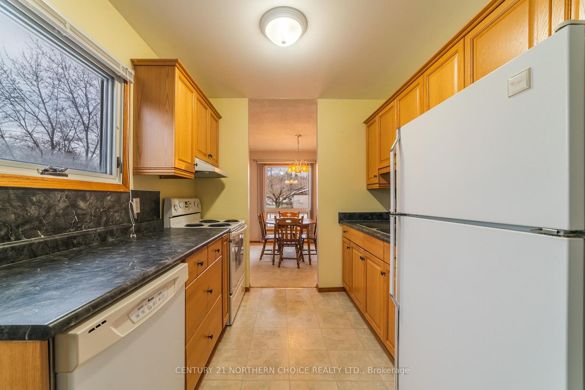 Photo 5 of 921 Valley Drive, Kenora, Evergreen — HOMEH
