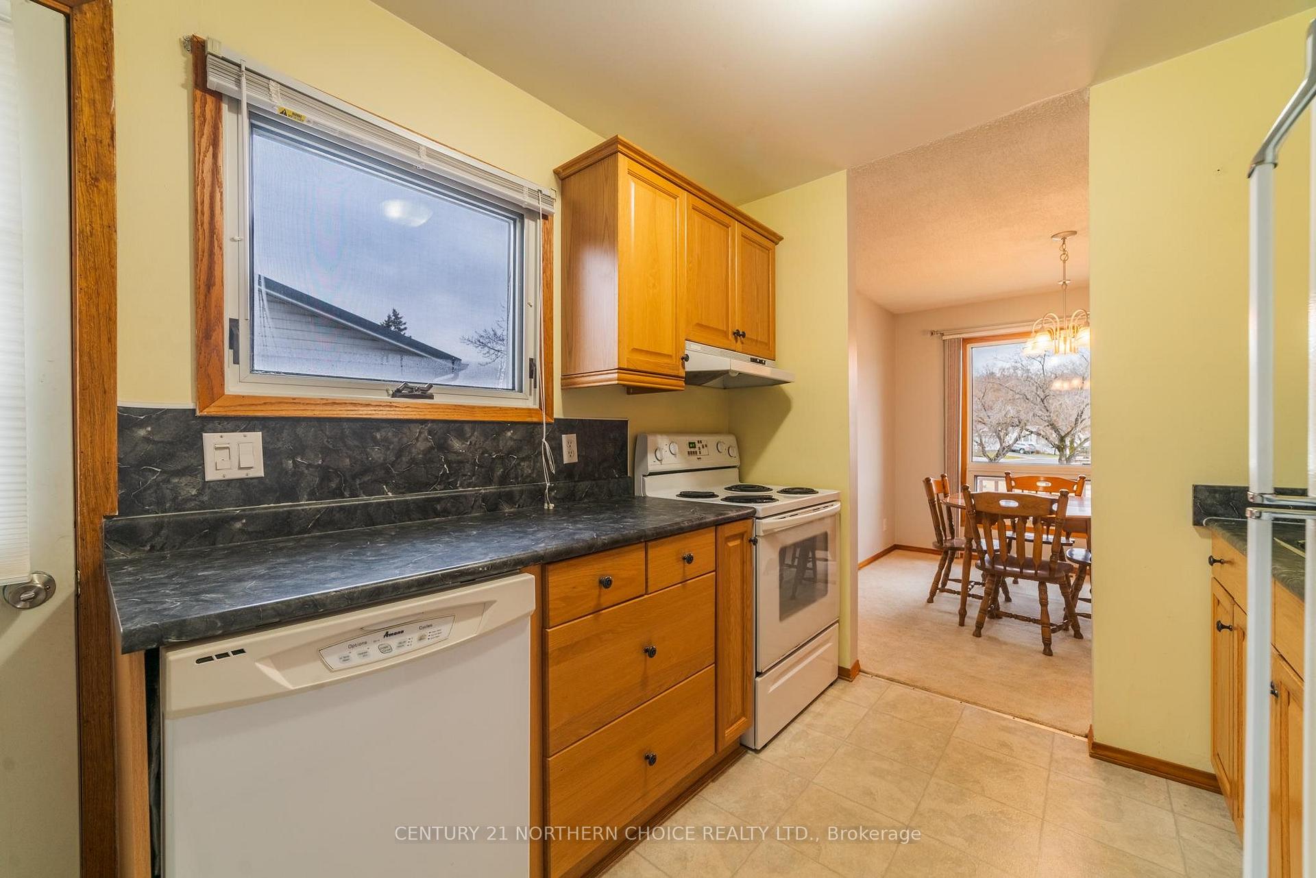 Photo 7 of 921 Valley Drive, Kenora, Evergreen — HOMEH