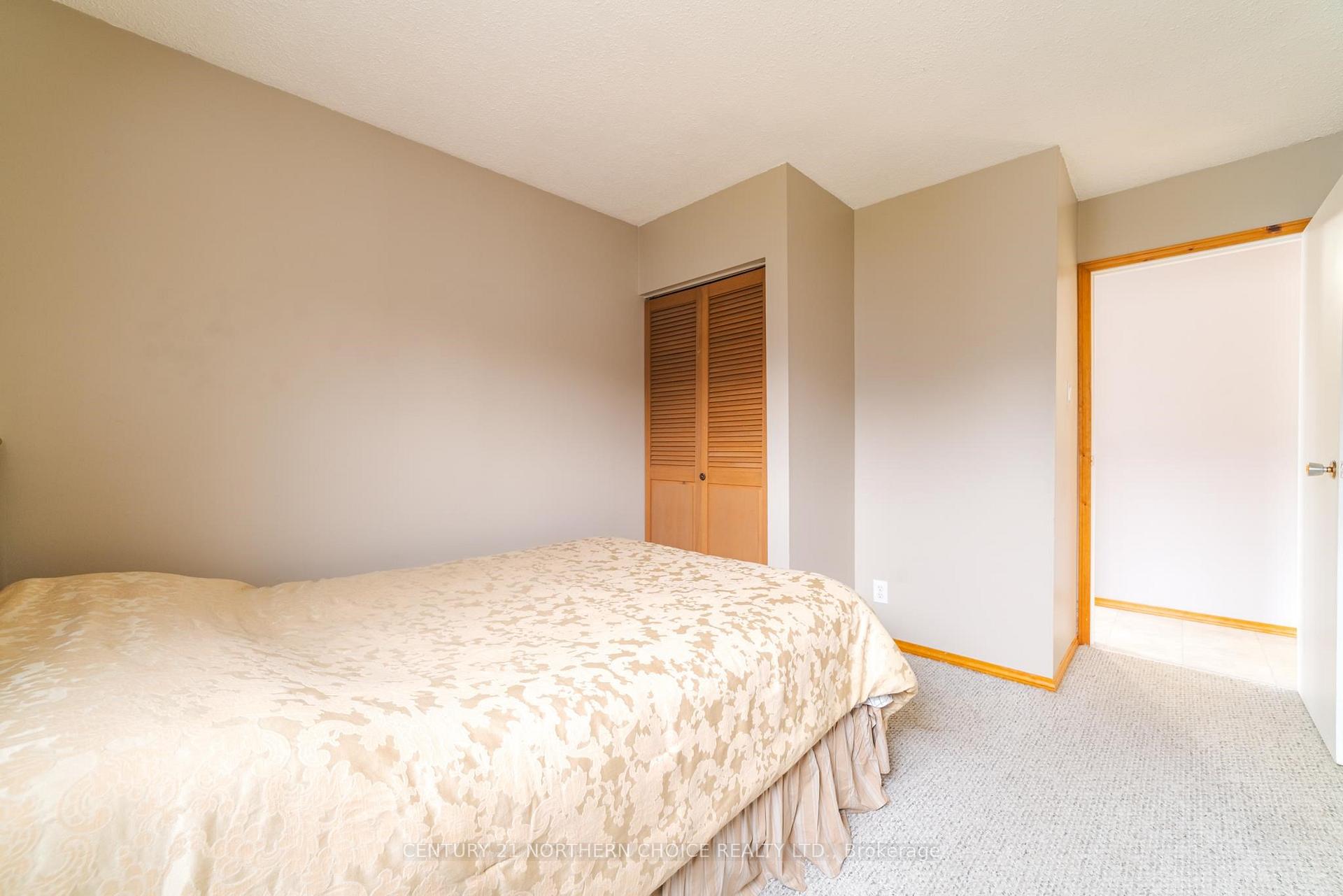 Photo 18 of 921 Valley Drive, Kenora, Evergreen — HOMEH