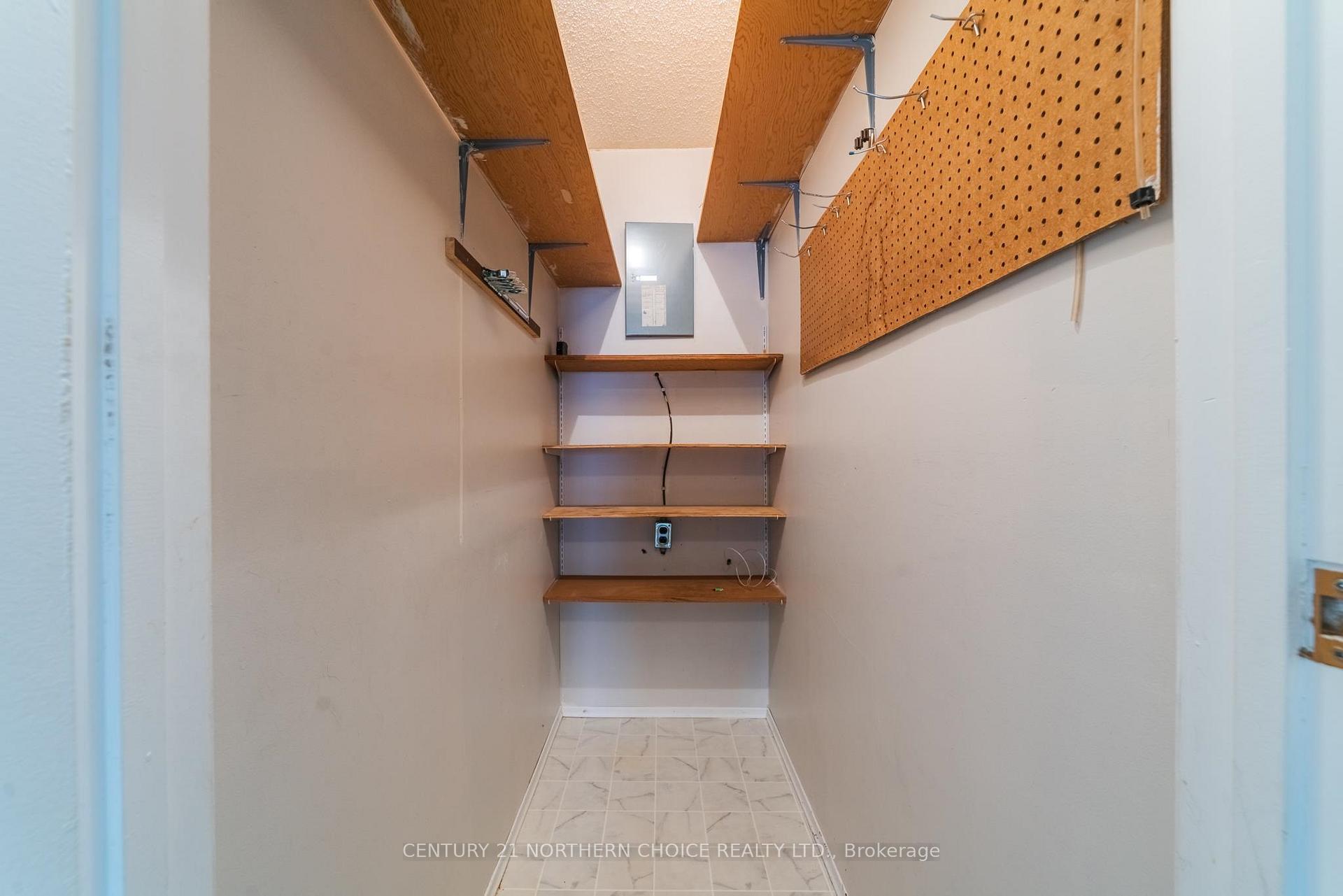 Photo 22 of 921 Valley Drive, Kenora, Evergreen — HOMEH