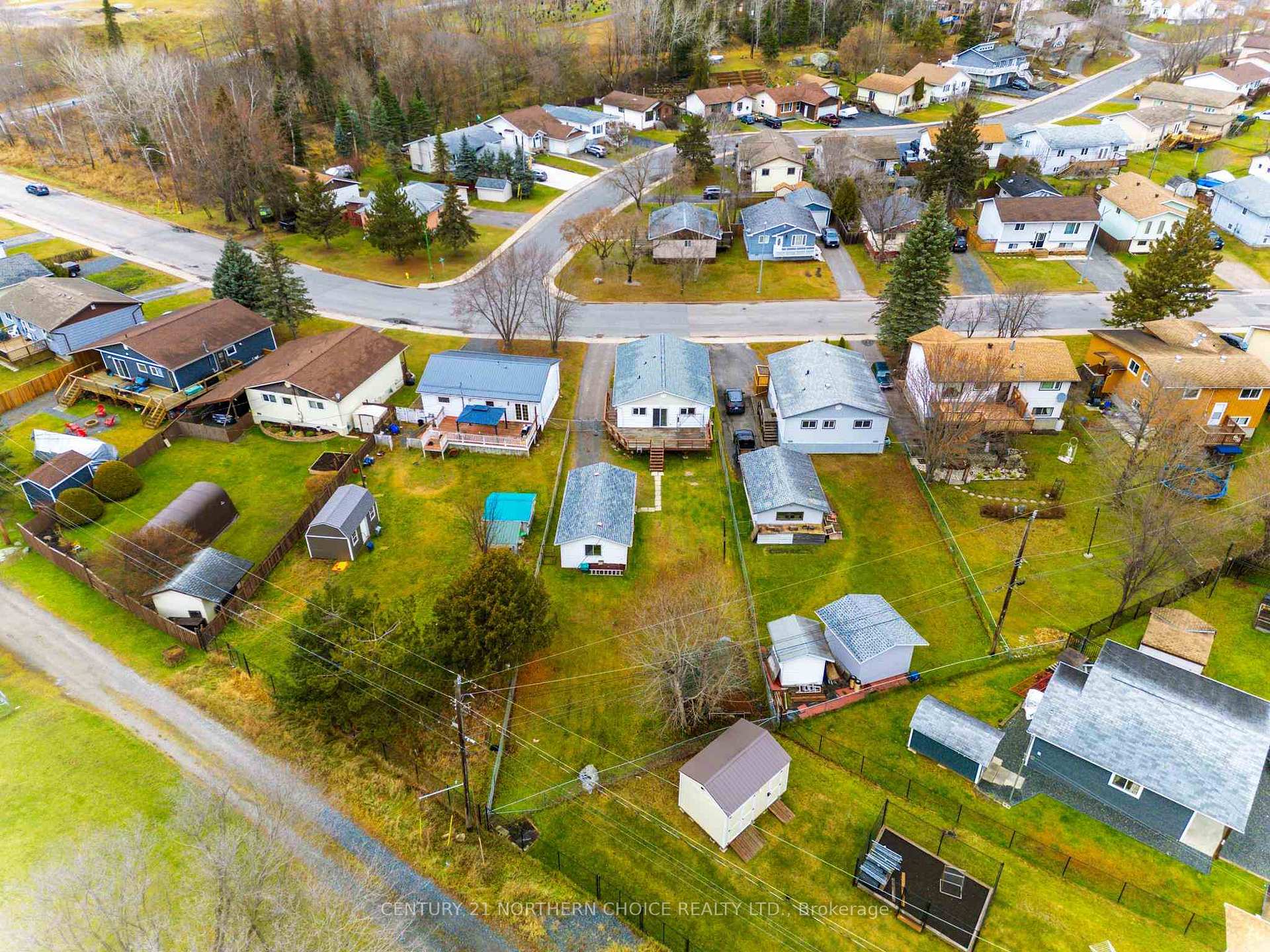 Photo 26 of 921 Valley Drive, Kenora, Evergreen — HOMEH