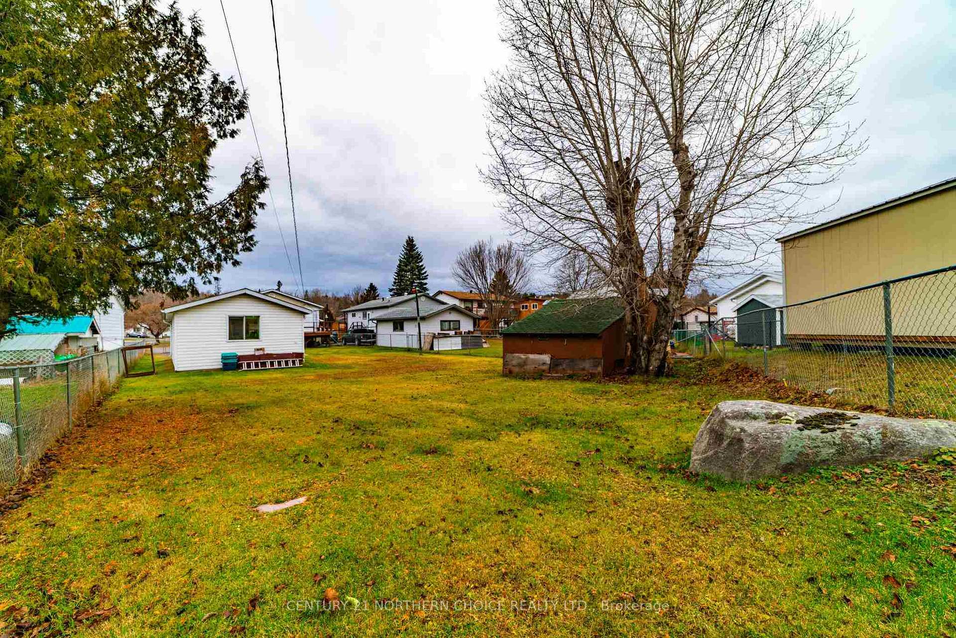 Photo 29 of 921 Valley Drive, Kenora, Evergreen — HOMEH