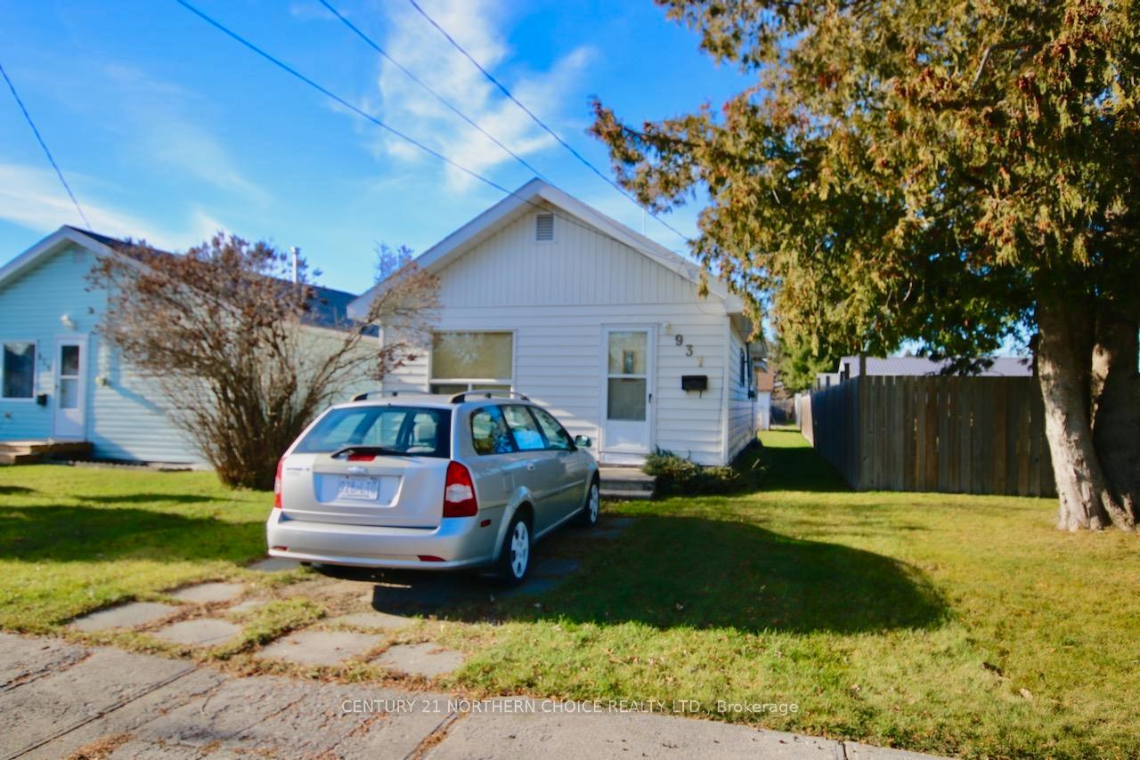Front of 931 Christie Avenue