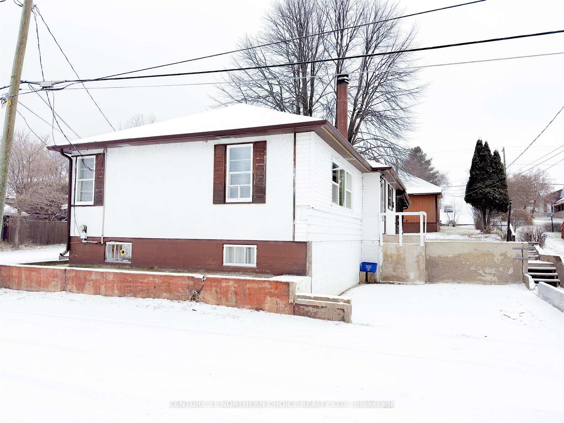 Front of 121 & 121 1/2 Seventh Street South