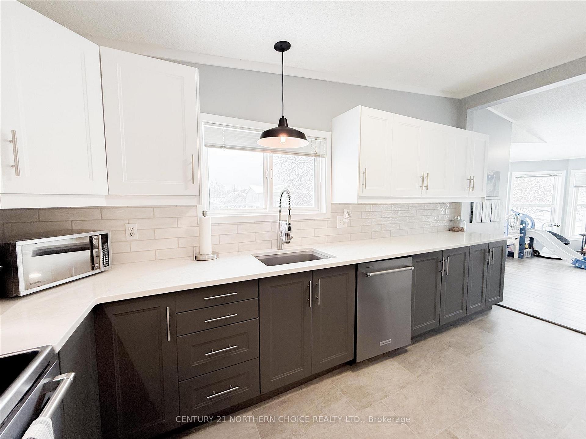 Photo 5 of 8 Sunset Place, Kenora, Evergreen — HOMEH