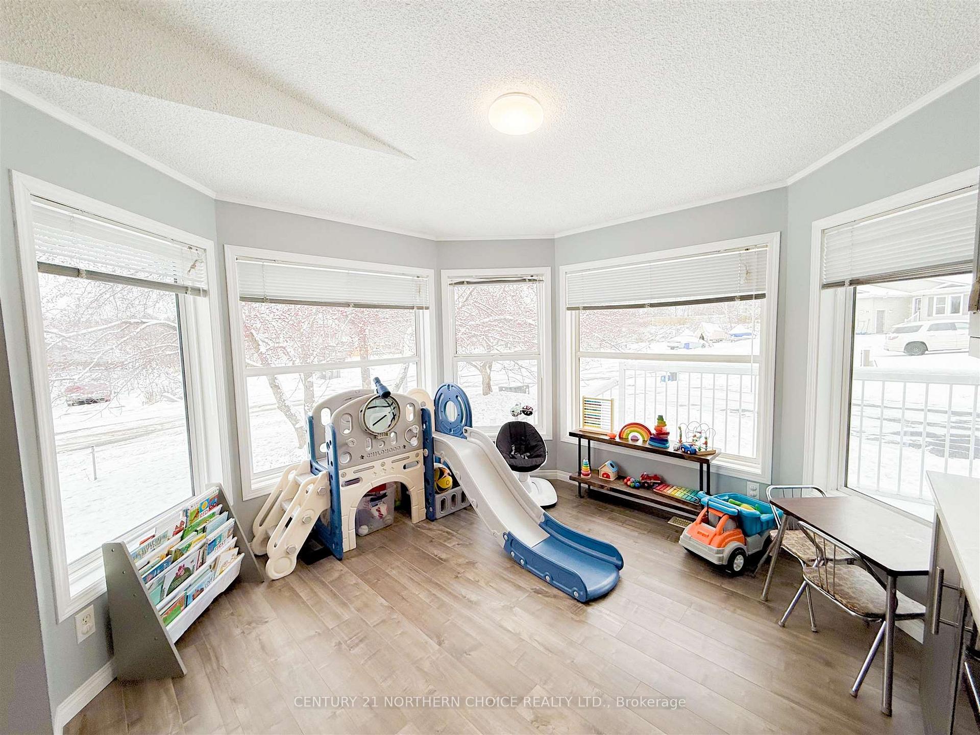 Photo 15 of 8 Sunset Place, Kenora, Evergreen — HOMEH