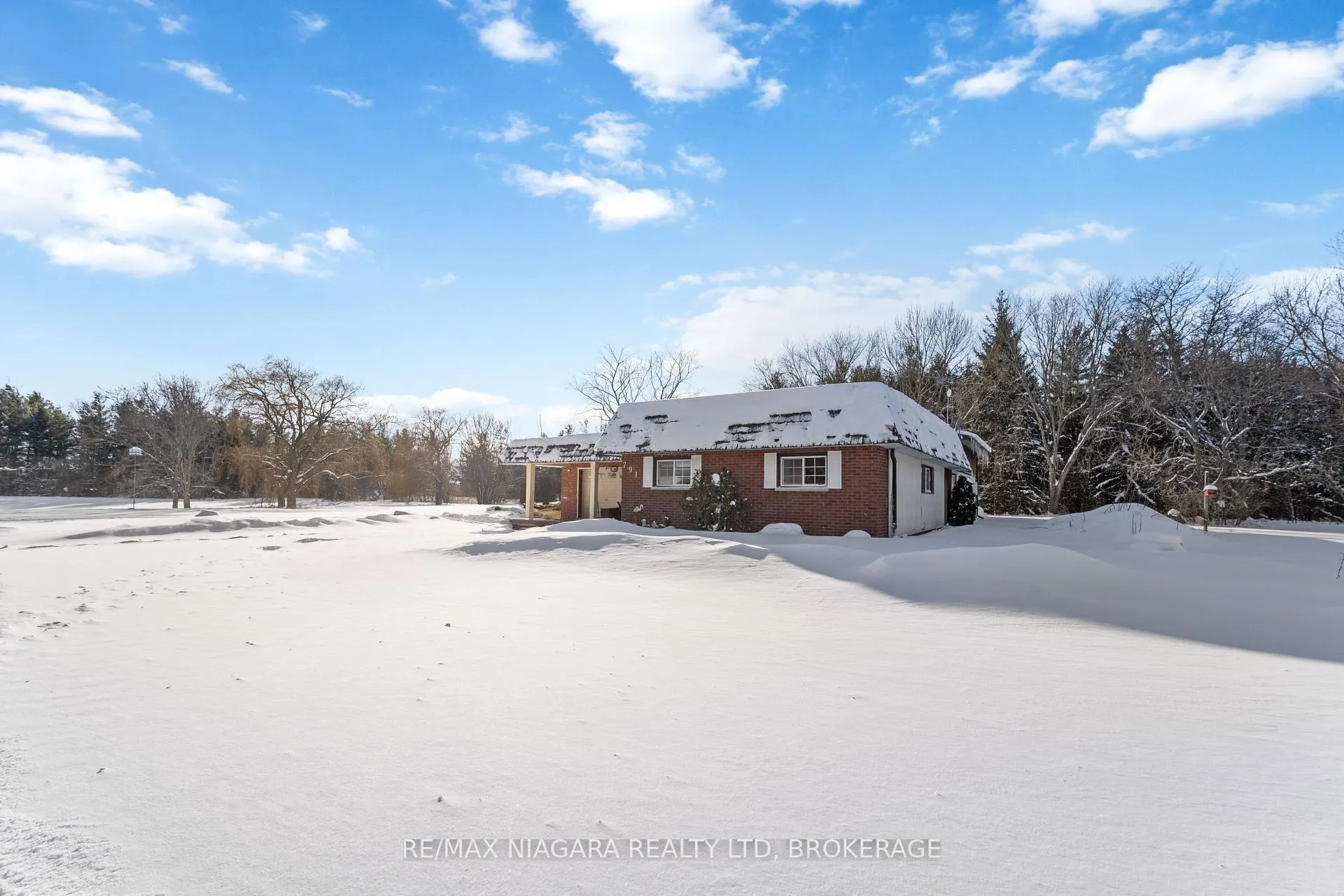 Photo 2 of 791 Darby Road, Welland, Cooks Mills — HOMEH