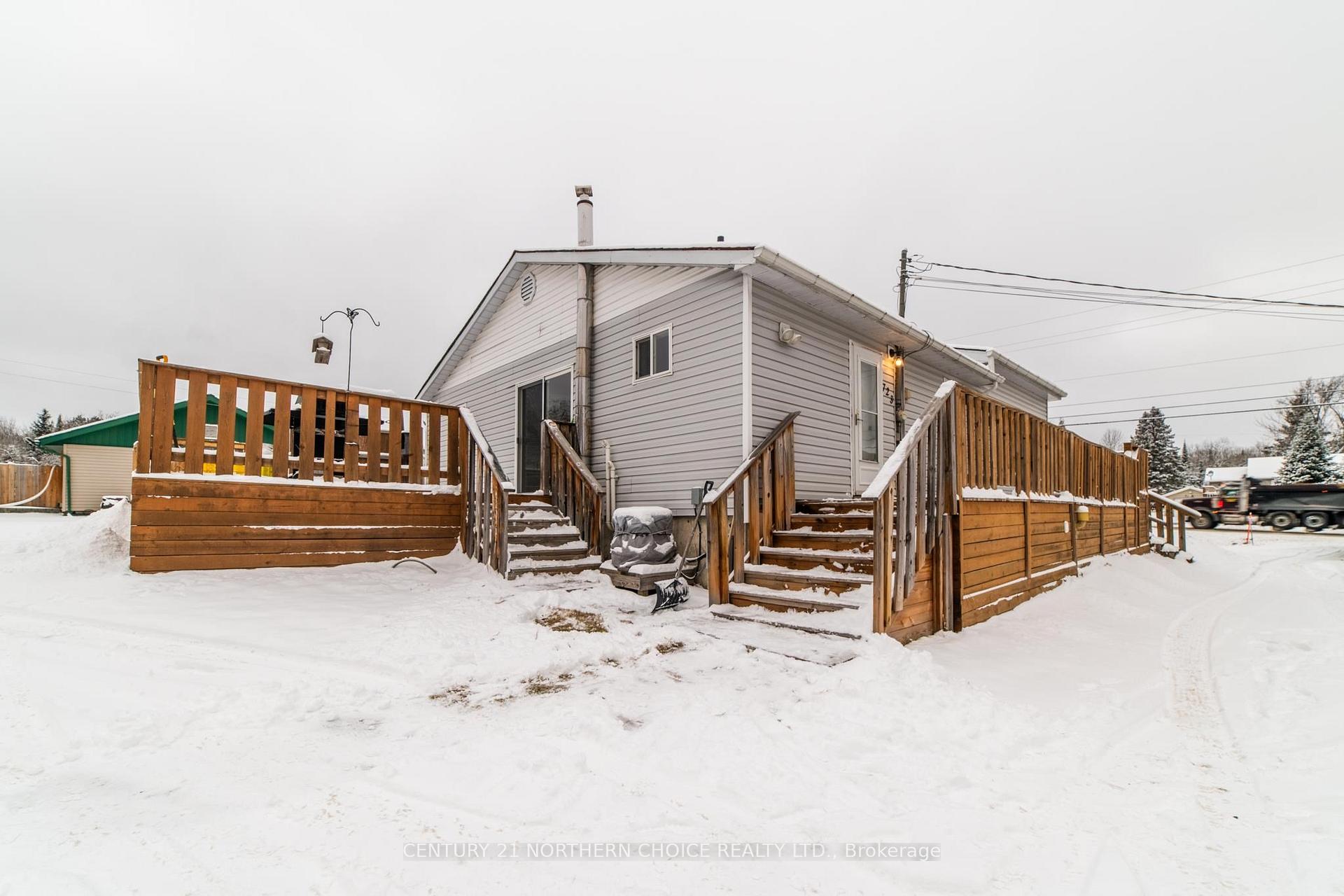 Photo 4 of 723 Airport Road, Kenora, Airport Road North — HOMEH
