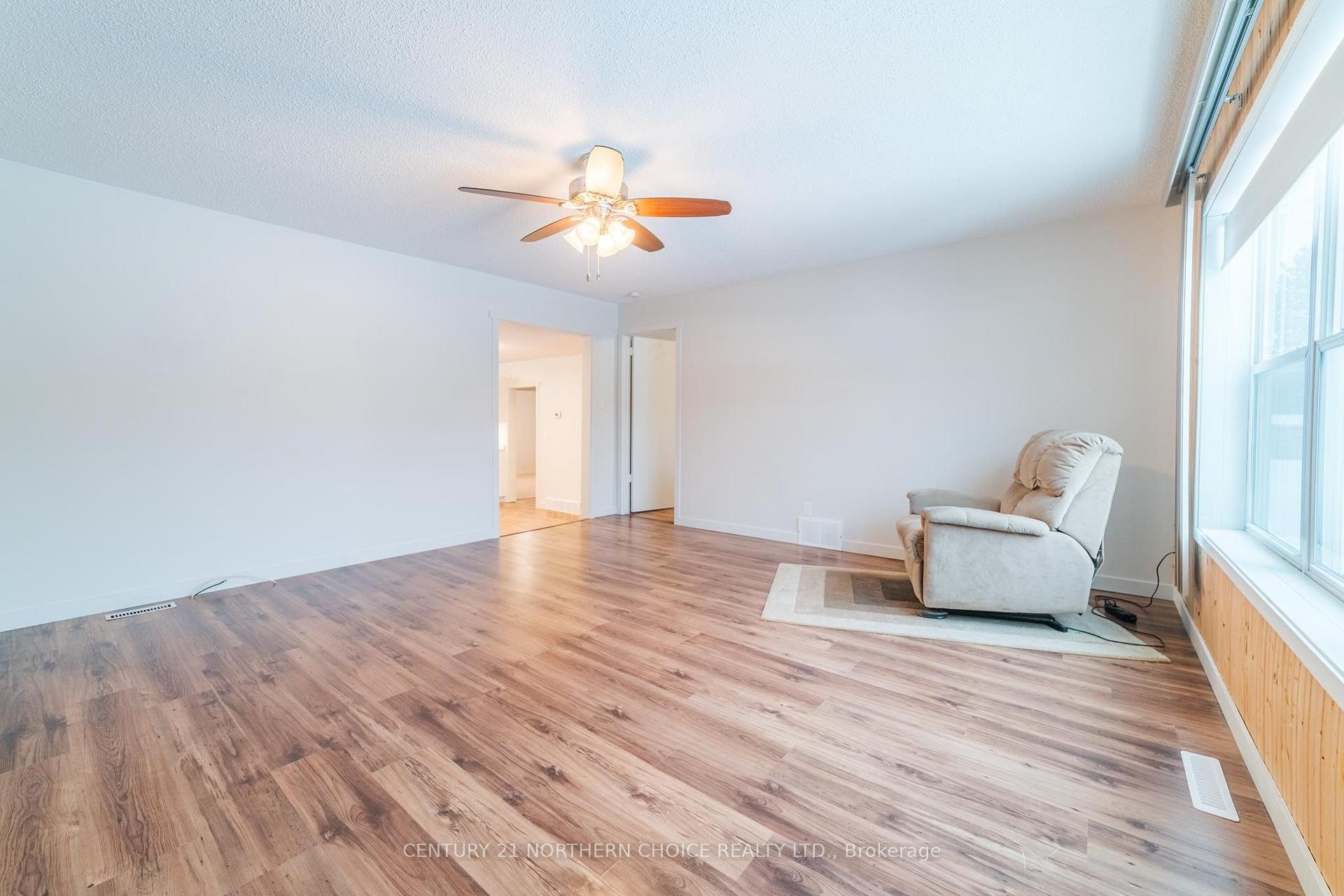 Photo 6 of 723 Airport Road, Kenora, Airport Road North — HOMEH