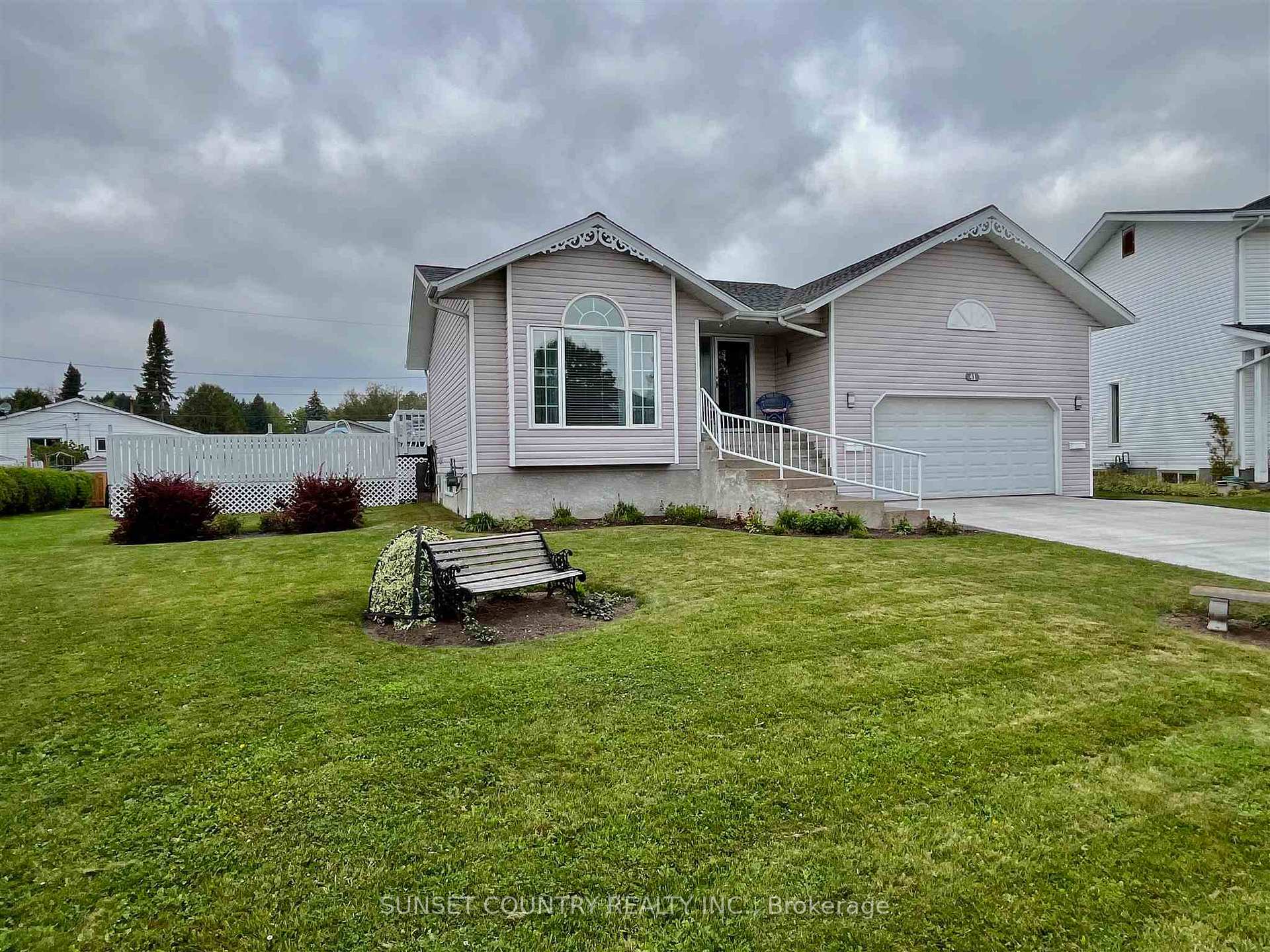 Photo 1 of 41 Clearwater Crescent, Dryden, Pronger Park — HOMEH
