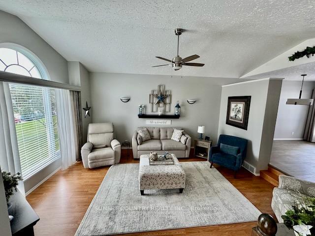 Photo 3 of 41 Clearwater Crescent, Dryden, Pronger Park — HOMEH