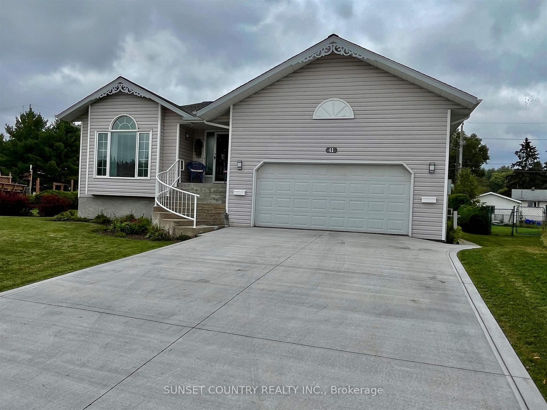 Photo 36 of 41 Clearwater Crescent, Dryden, Pronger Park — HOMEH