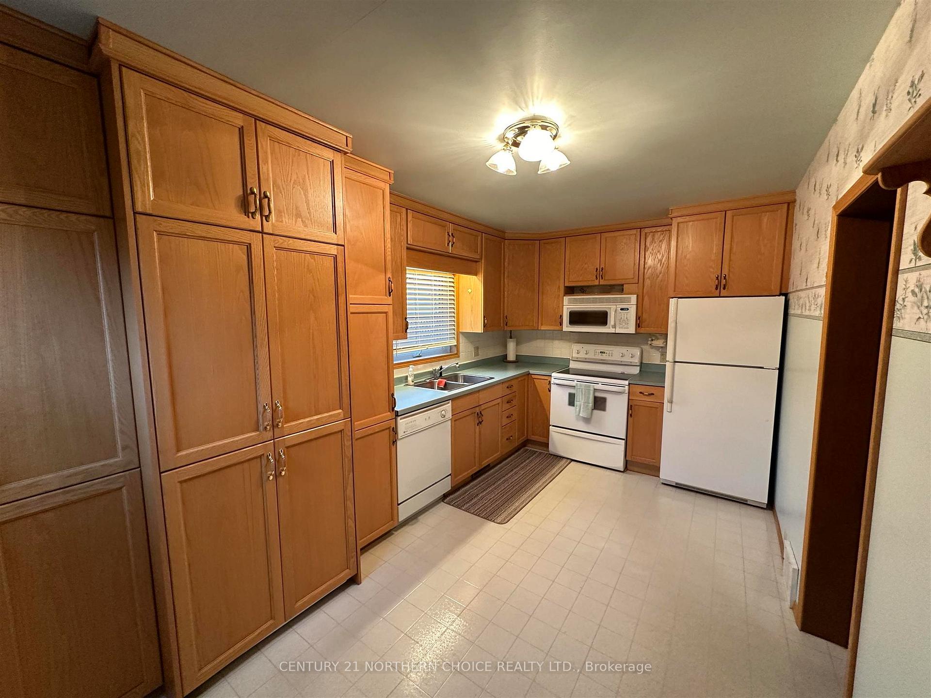 Photo 2 of 346 Eighth Avenue S, Kenora, Lakeside — HOMEH