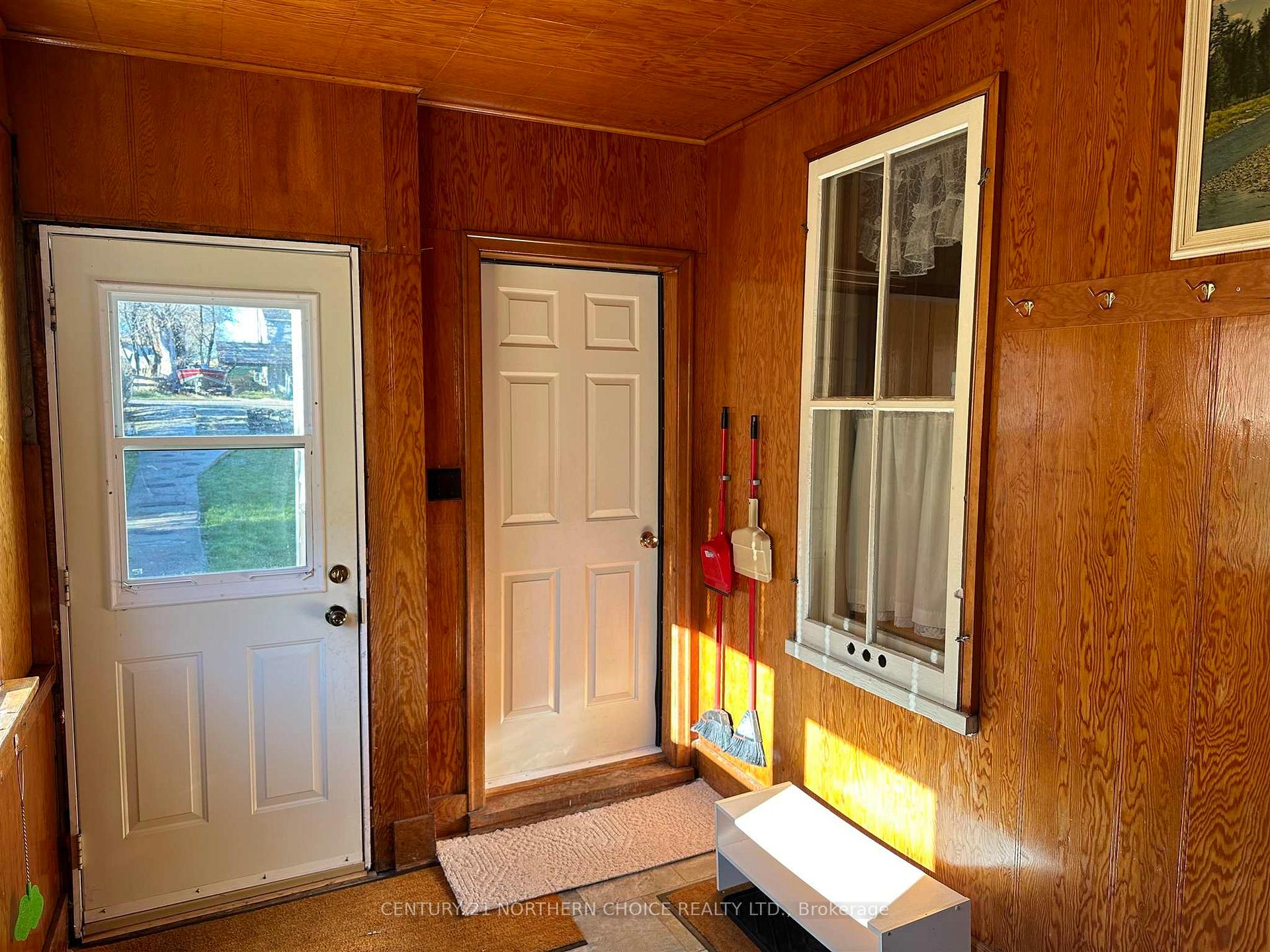 Photo 6 of 346 Eighth Avenue S, Kenora, Lakeside — HOMEH