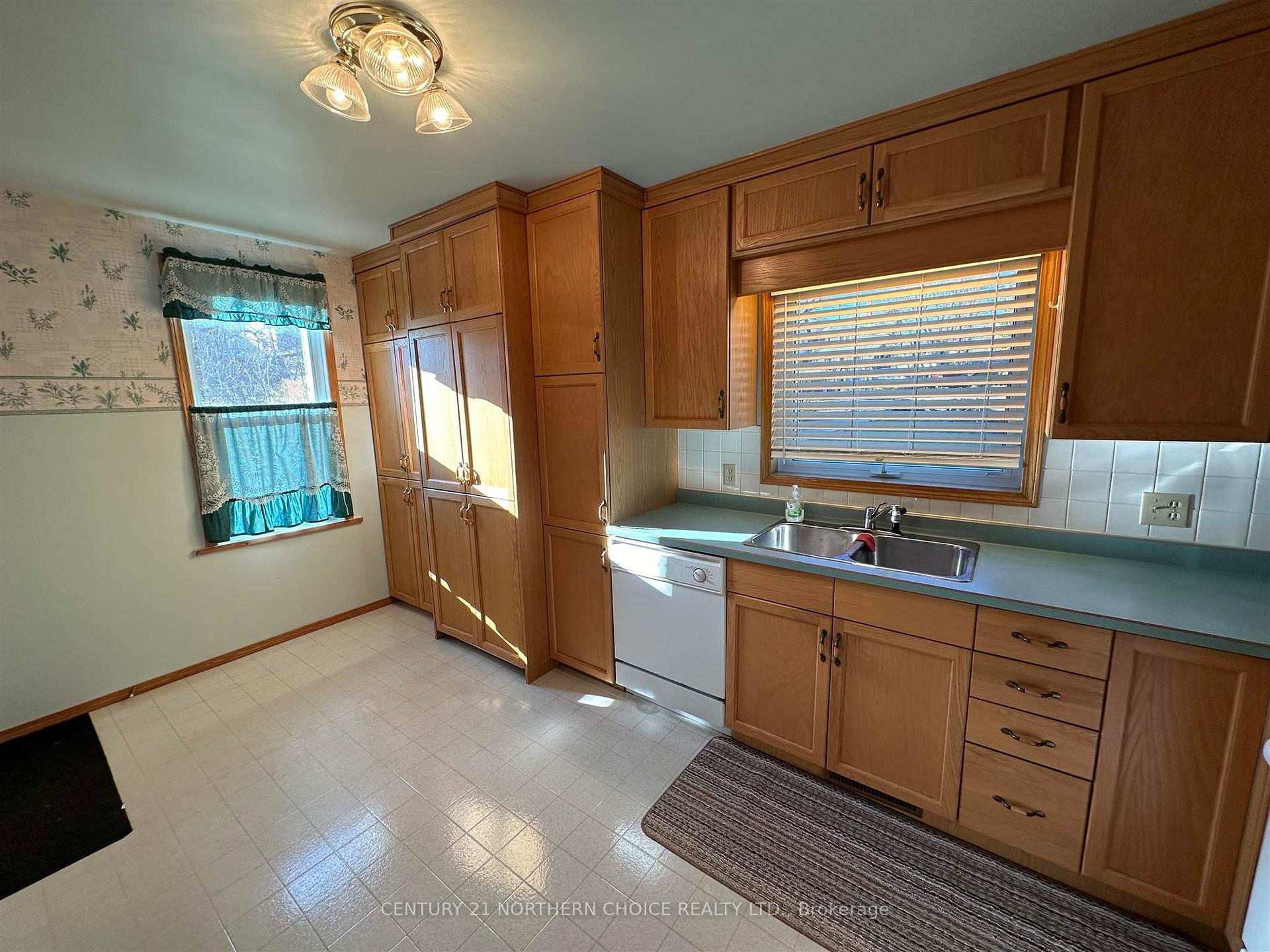 Photo 7 of 346 Eighth Avenue S, Kenora, Lakeside — HOMEH