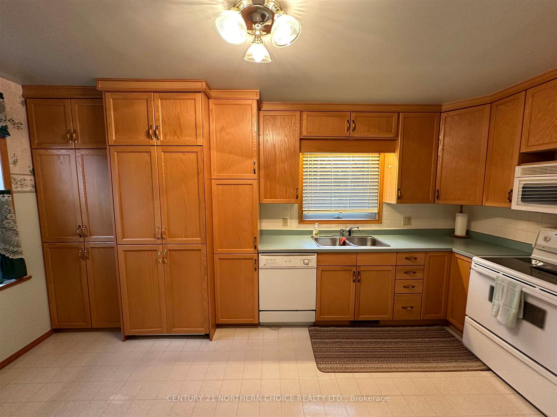 Photo 8 of 346 Eighth Avenue S, Kenora, Lakeside — HOMEH