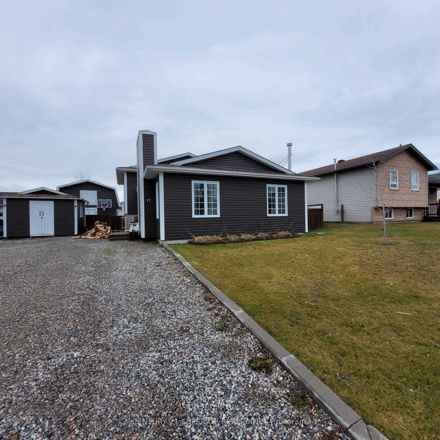 Photo 4 of 17 Bastedo Crescent, Marathon — HOMEH