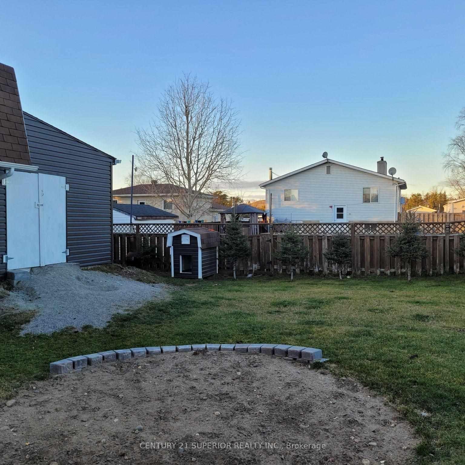 Photo 36 of 17 Bastedo Crescent, Marathon — HOMEH