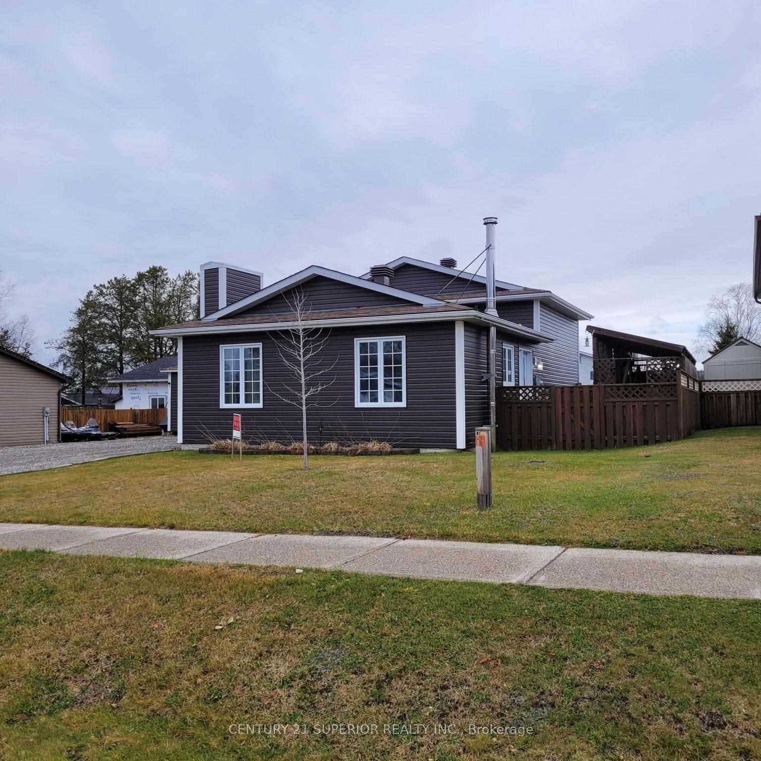 Photo 41 of 17 Bastedo Crescent, Marathon — HOMEH