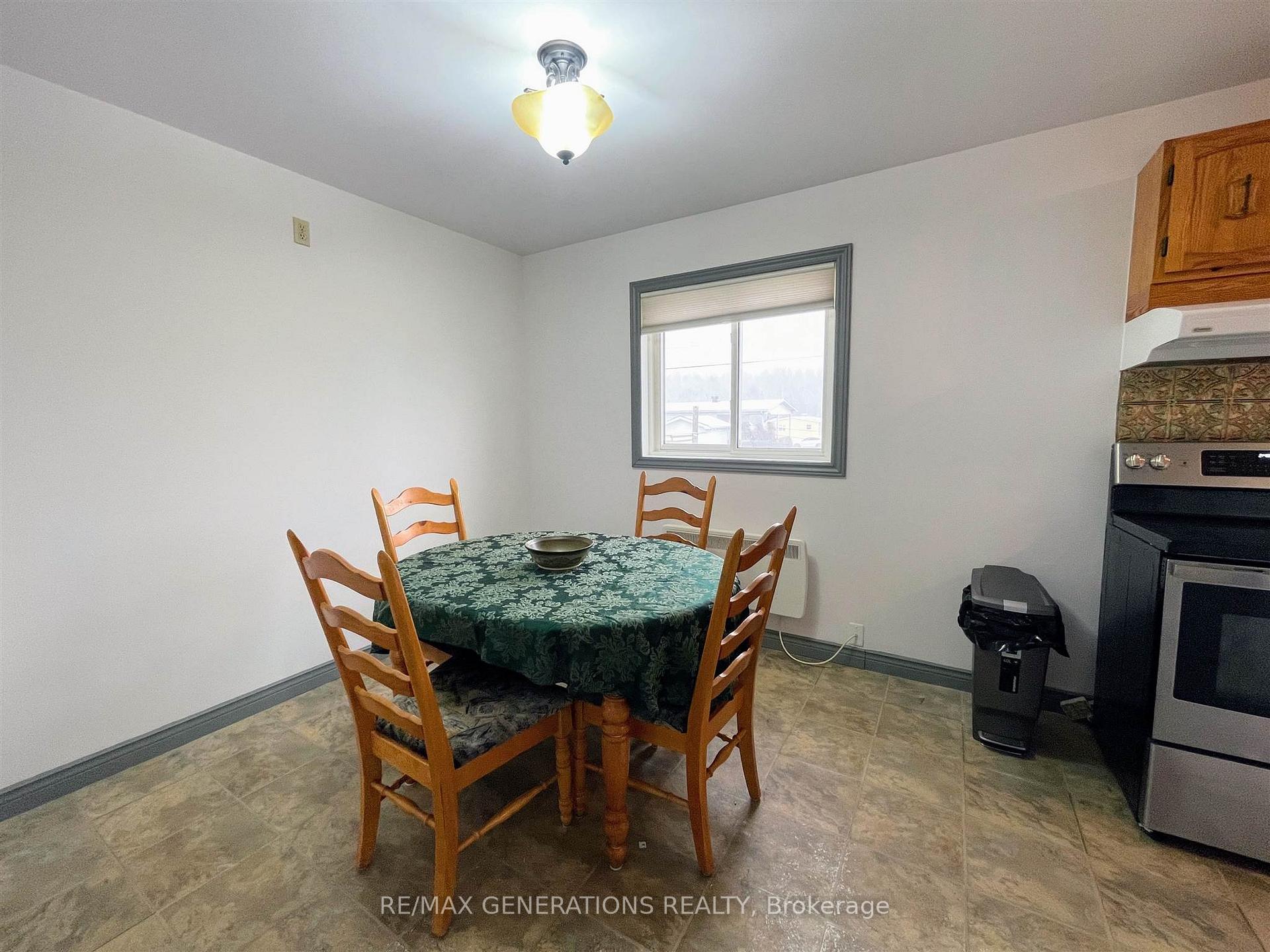 Photo 10 of 36 Moose Drive, Manitouwadge — HOMEH